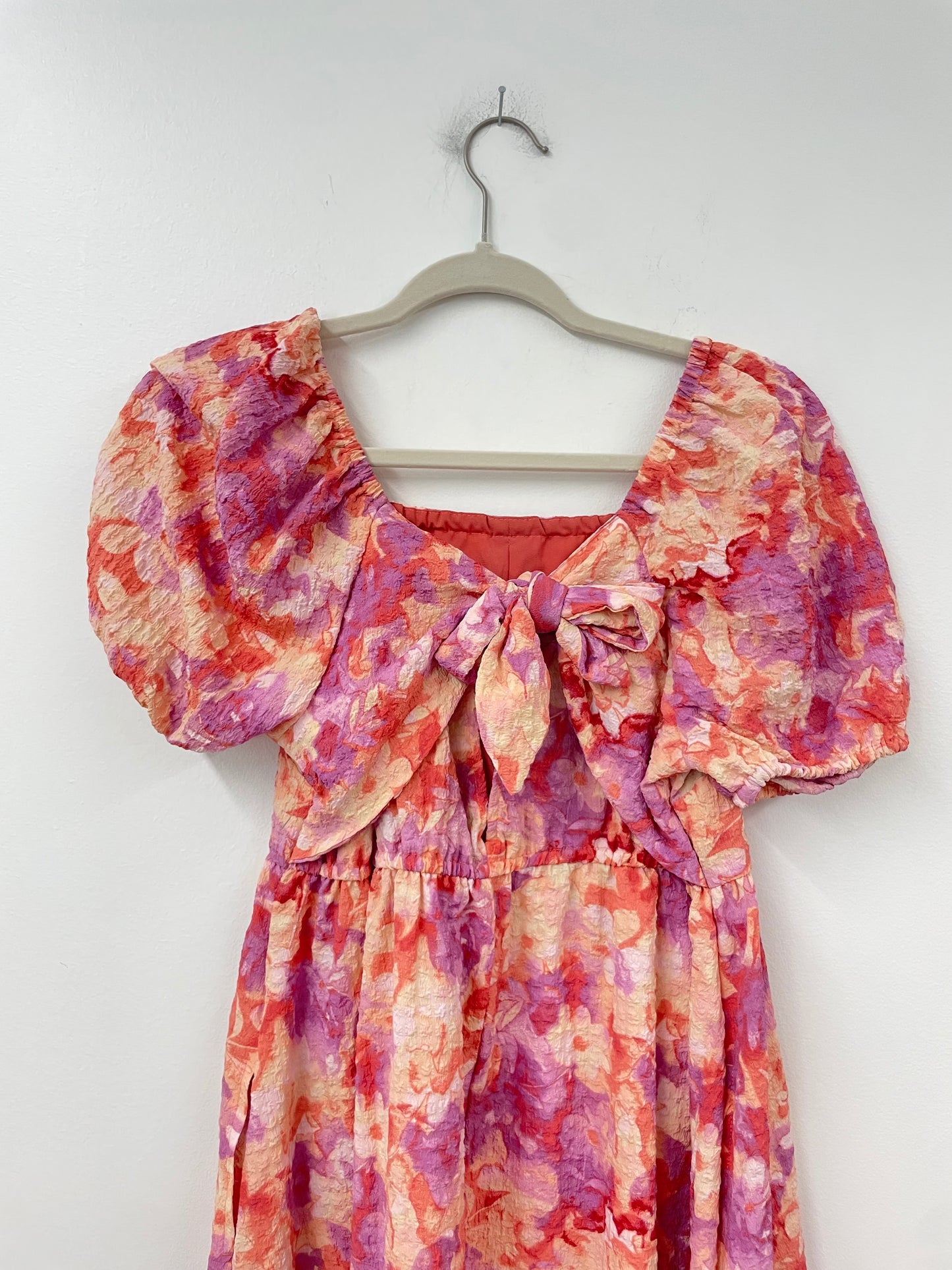 Time and Tru puffed sleeve tie back midi dress Size S / EUC