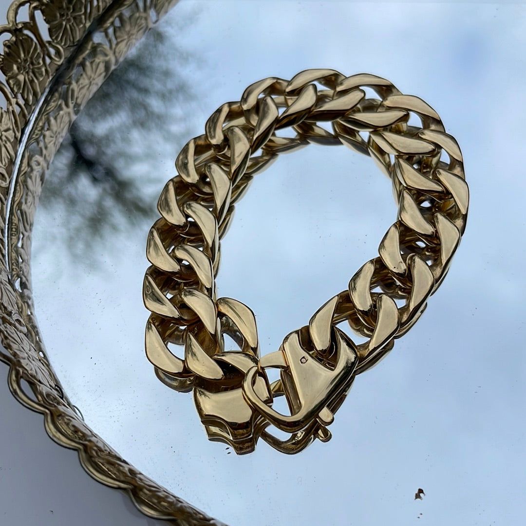 Victoria Emerson gold chain bracelet