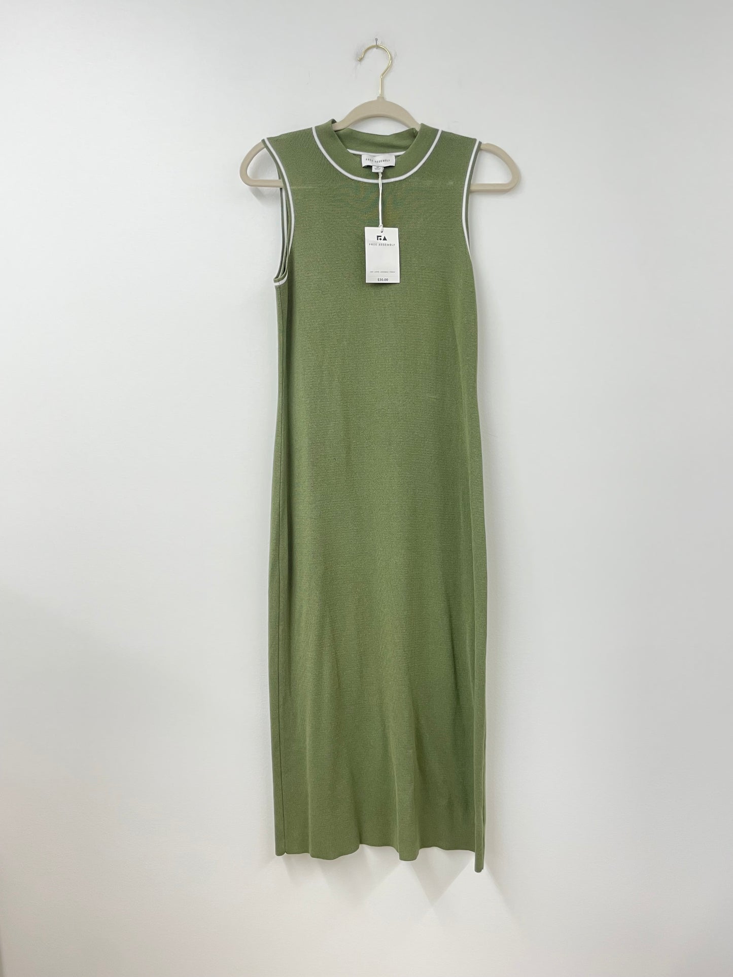 Free Assembly sleeveless midi dress Size M / NWT (fits more like small)