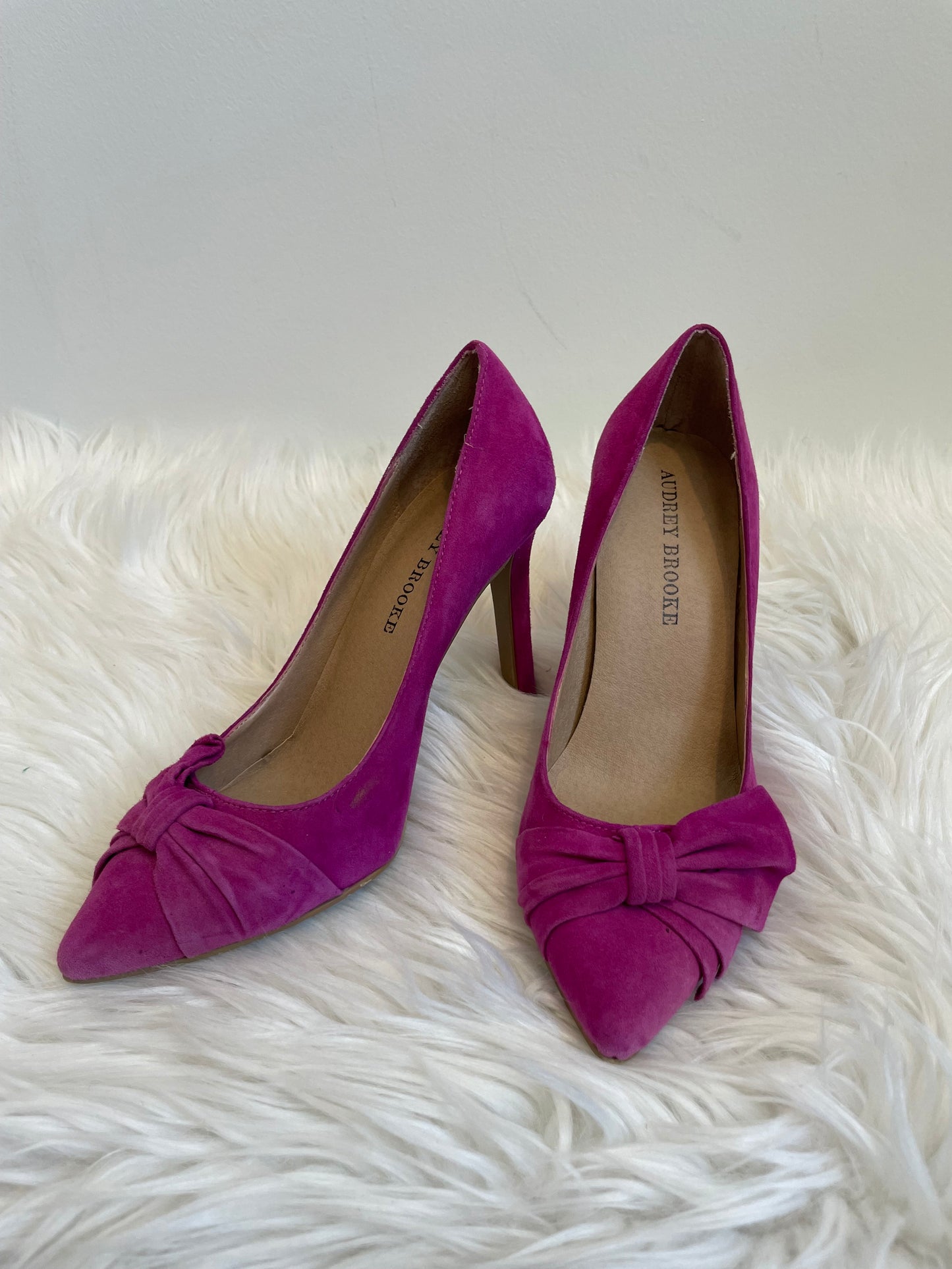 Audrey Brooke pink bow high heels Size 7