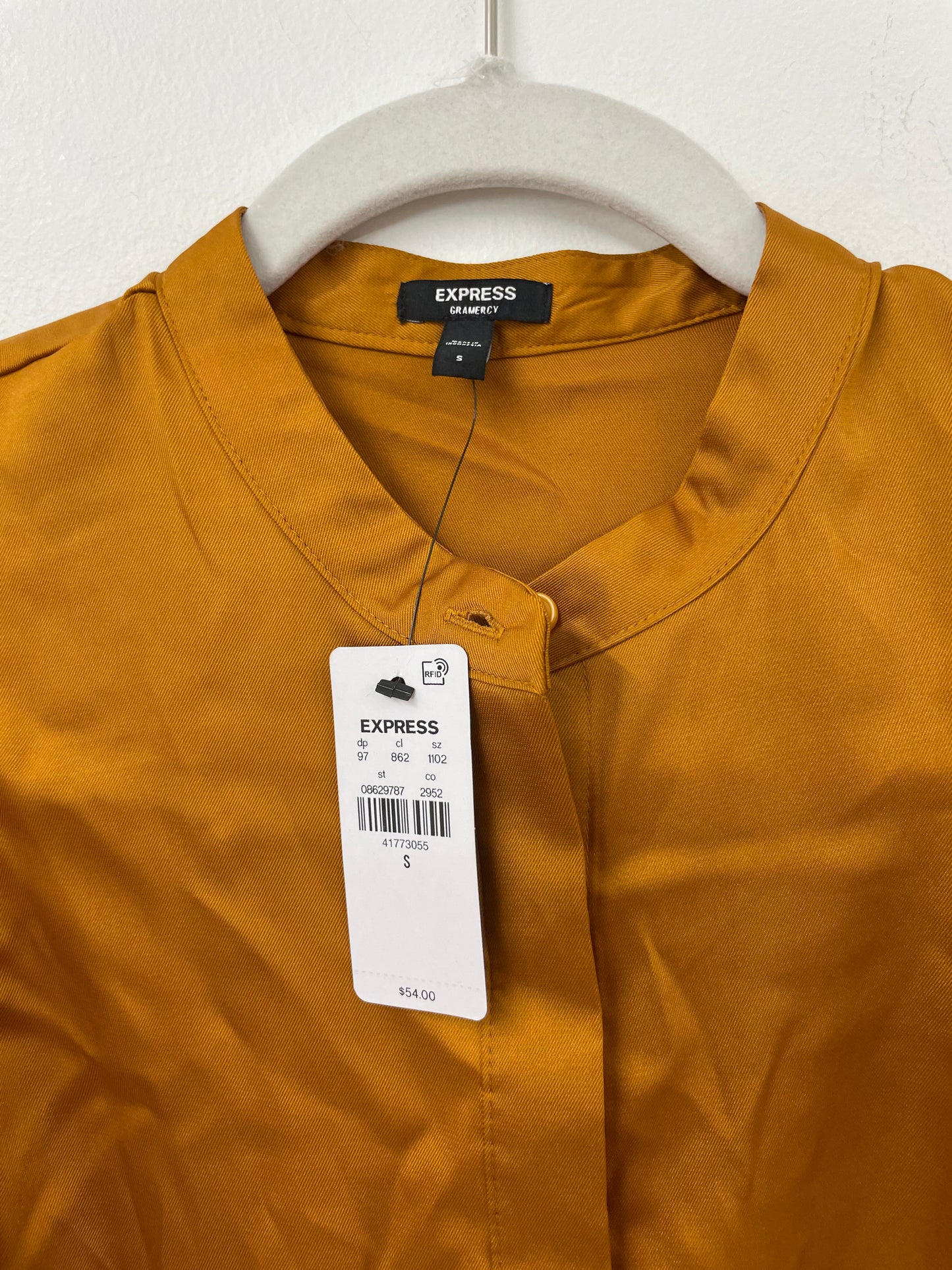 Express sleeveless button up top Size S /NWT