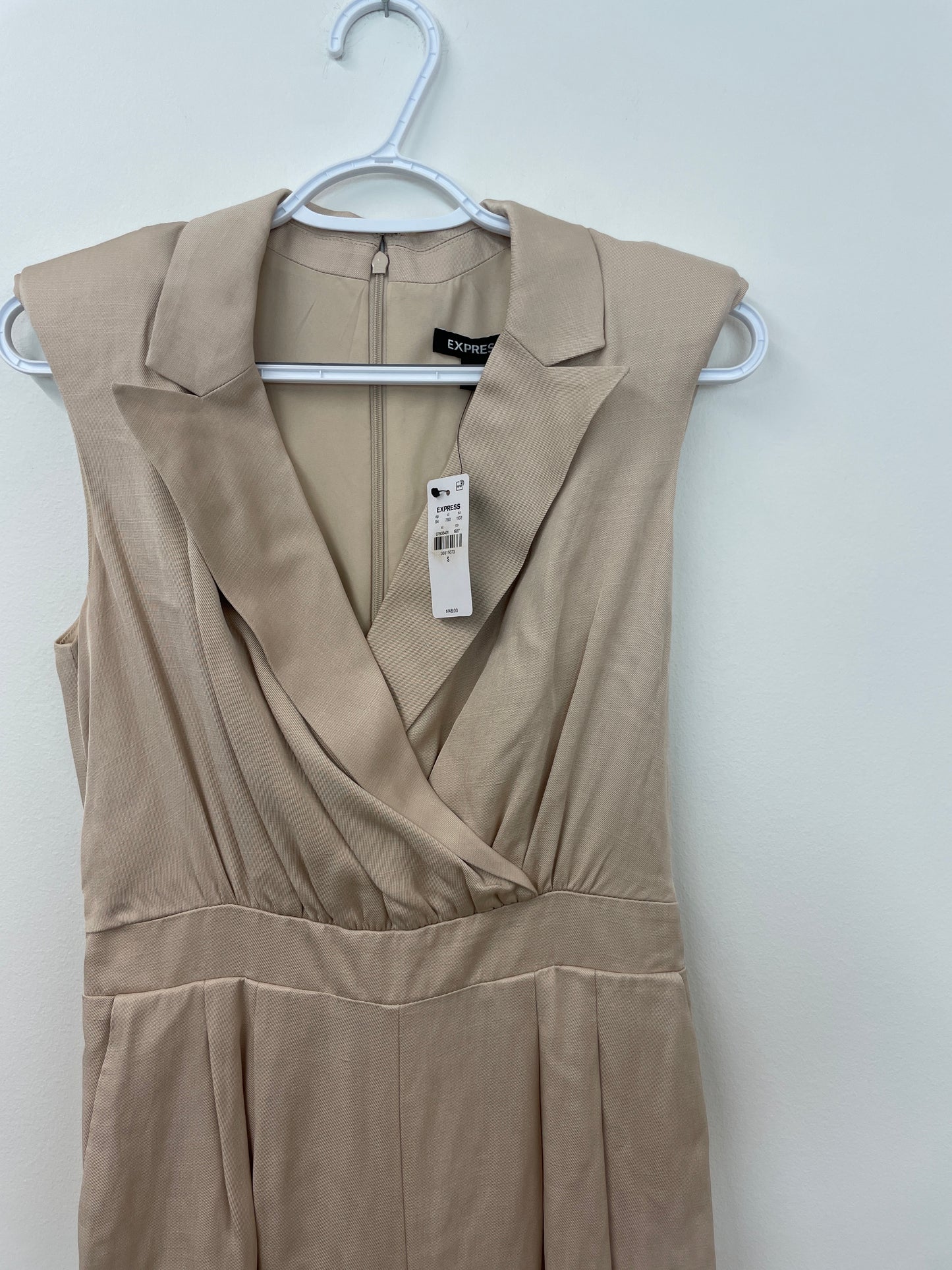 Express sleeveless jumpsuit Size S / NWT
