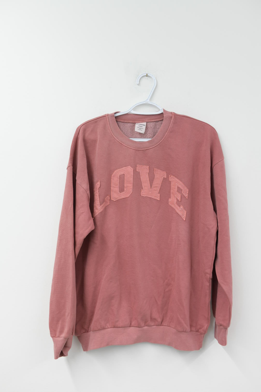 No Boundaries Valentine’s Day sweatshirt Size M / NWT