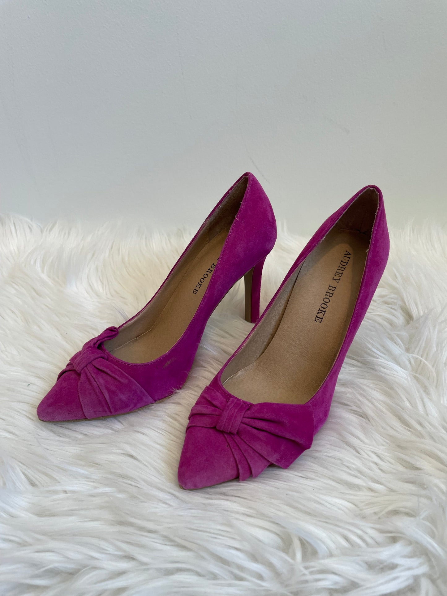 Audrey Brooke pink bow high heels Size 7