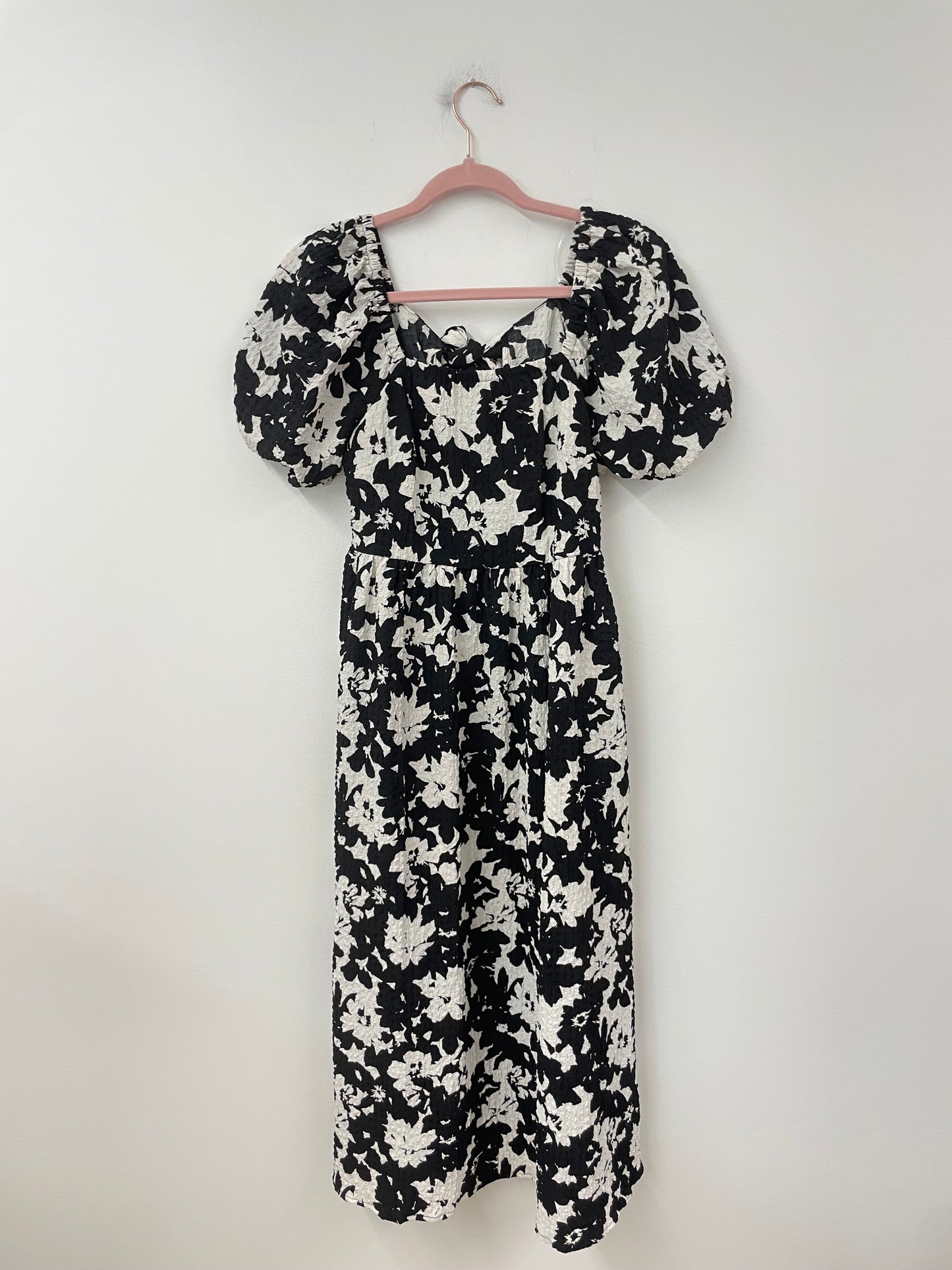 Time and Tru puffed sleeve tie back midi dress Size S / EUC