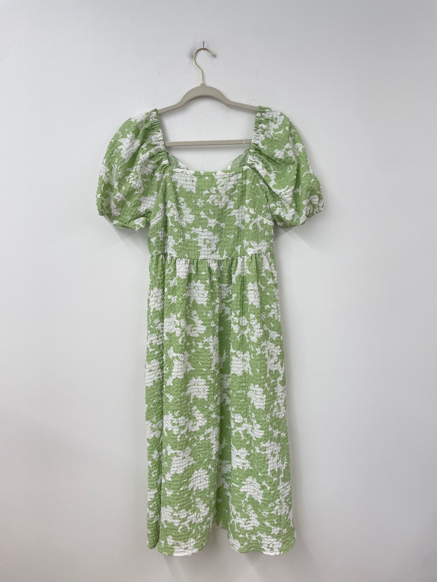 Time and Tru puffed sleeve tie back midi dress Size S / EUC