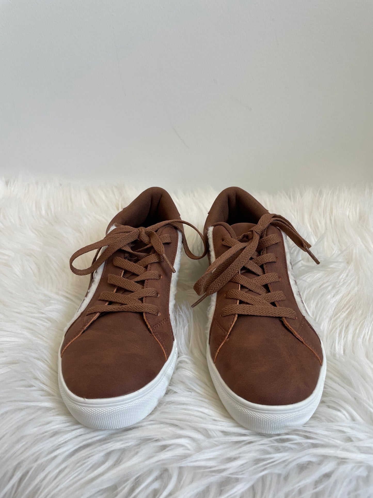 Wonder cozy sneakers Size 8