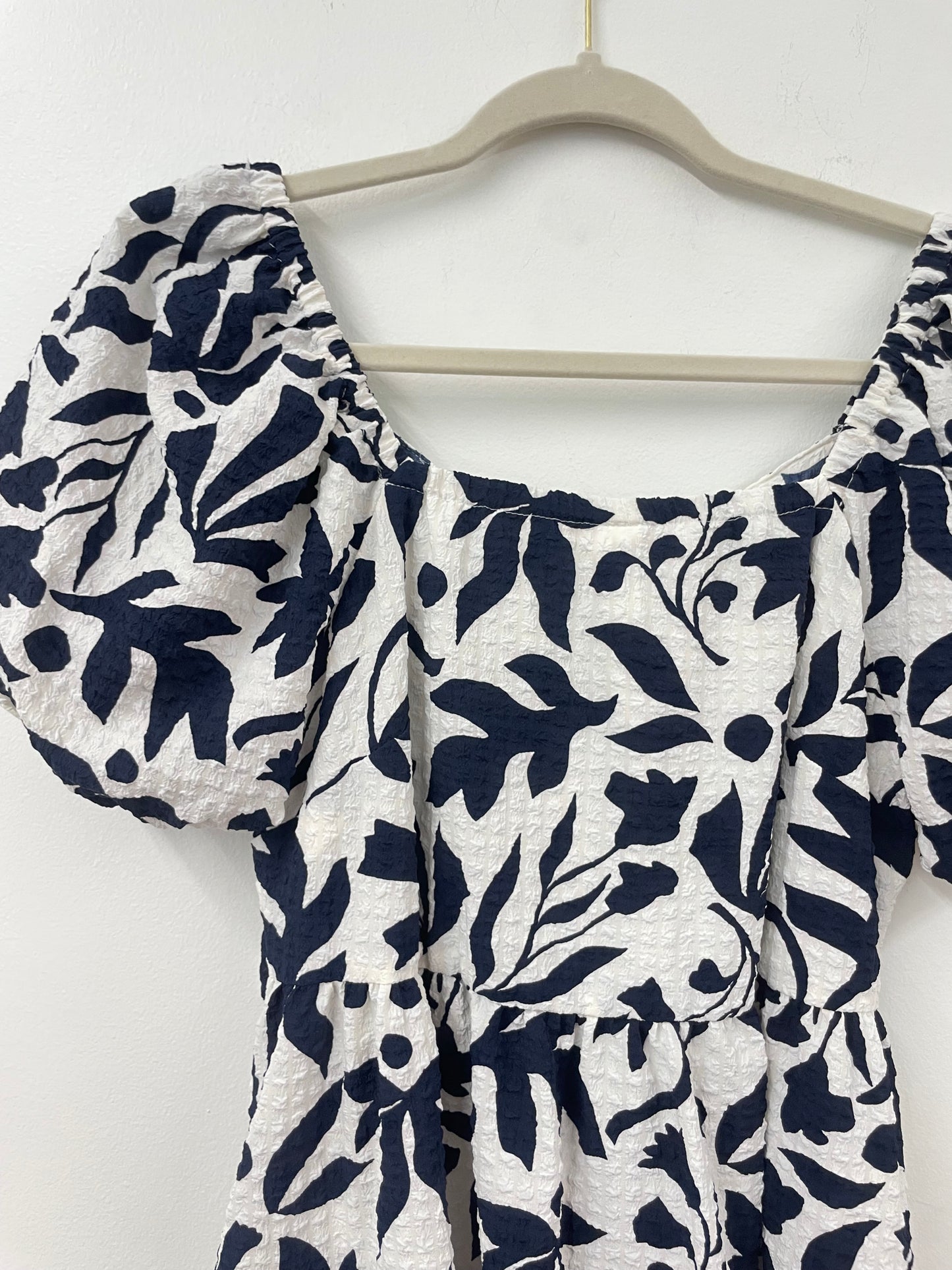 Time and Tru tie back puffed sleeve midi dress Size S /EUC