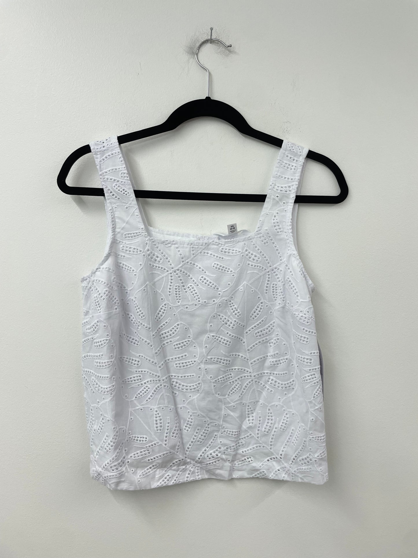 Time and Tru eyelet leaf tank blouse Size XS /NWT