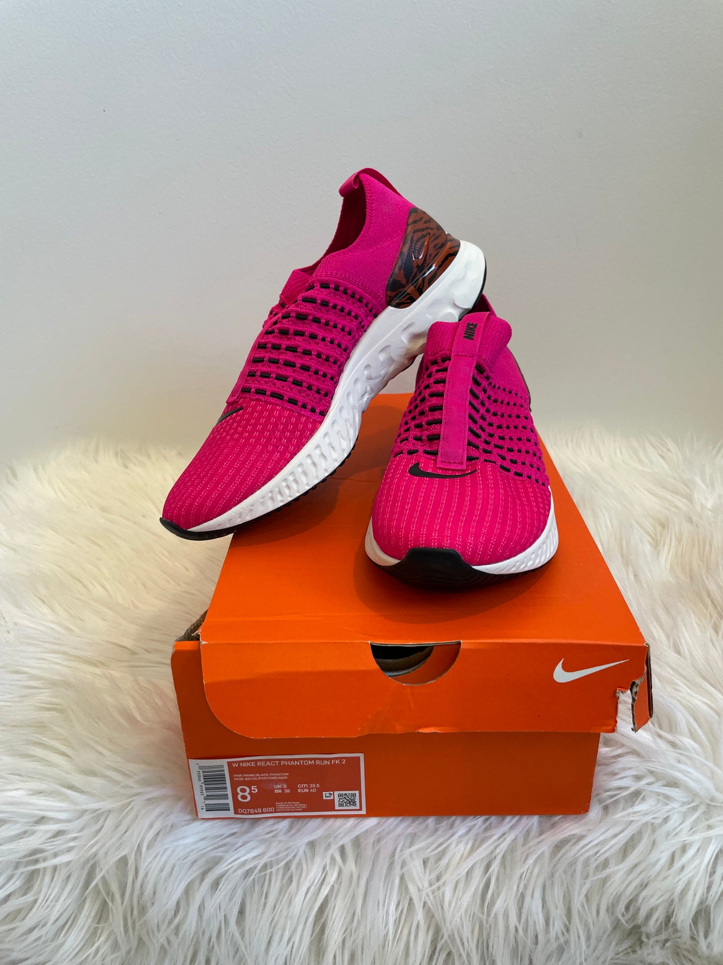 Nike hot pink slip on tennis shoes Size 8.5 New