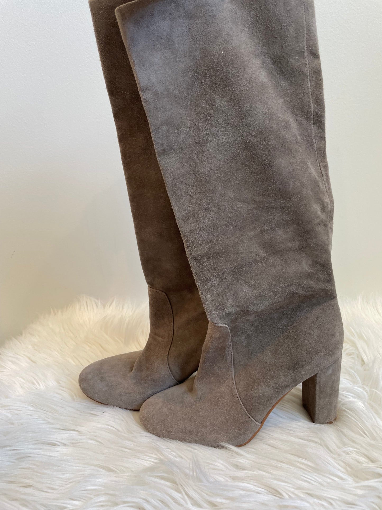 Vince Camuto Sessily knee high heeled leather riding boots Size 7.5