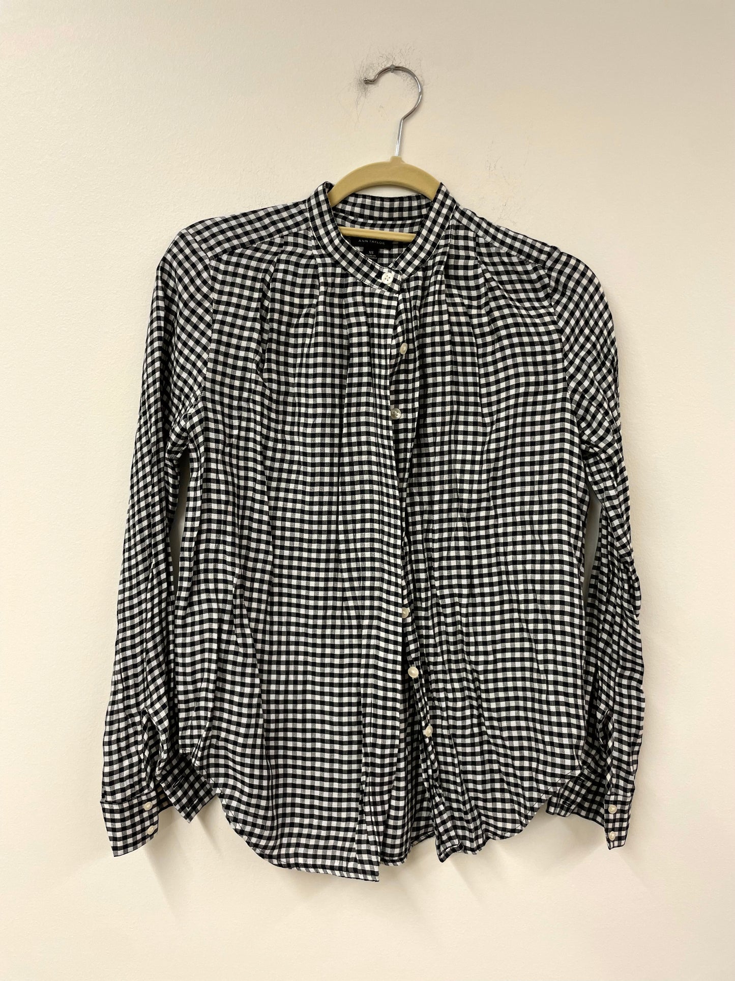 Ann Taylor button up blouse Size XS /GUC