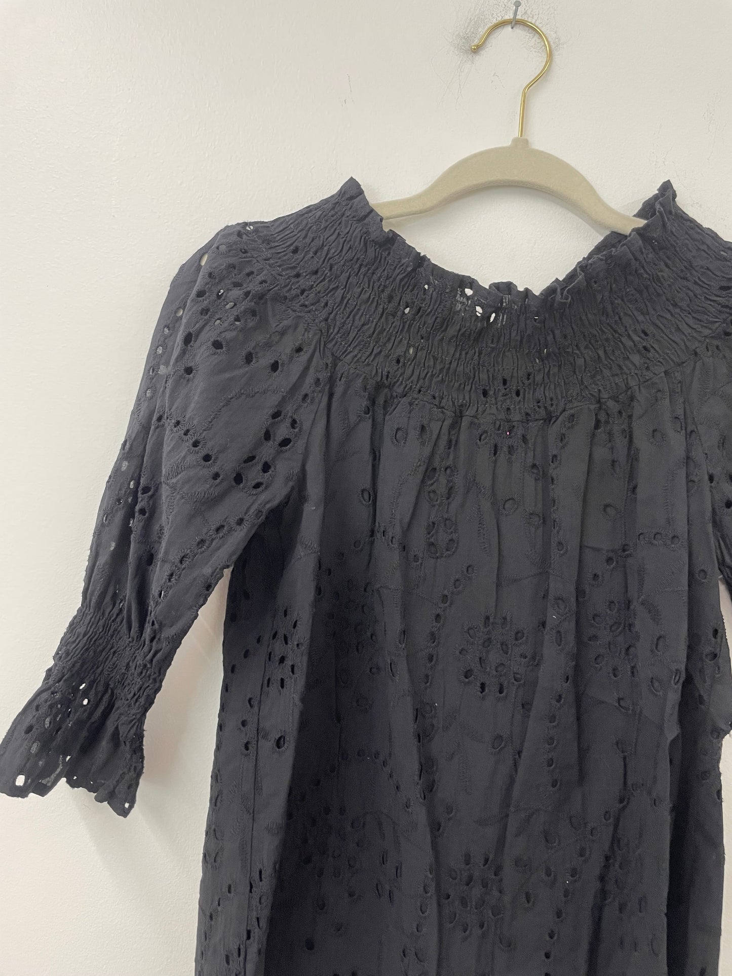 Pioneer Woman off the shoulder eyelet blouse Size XS / EUC