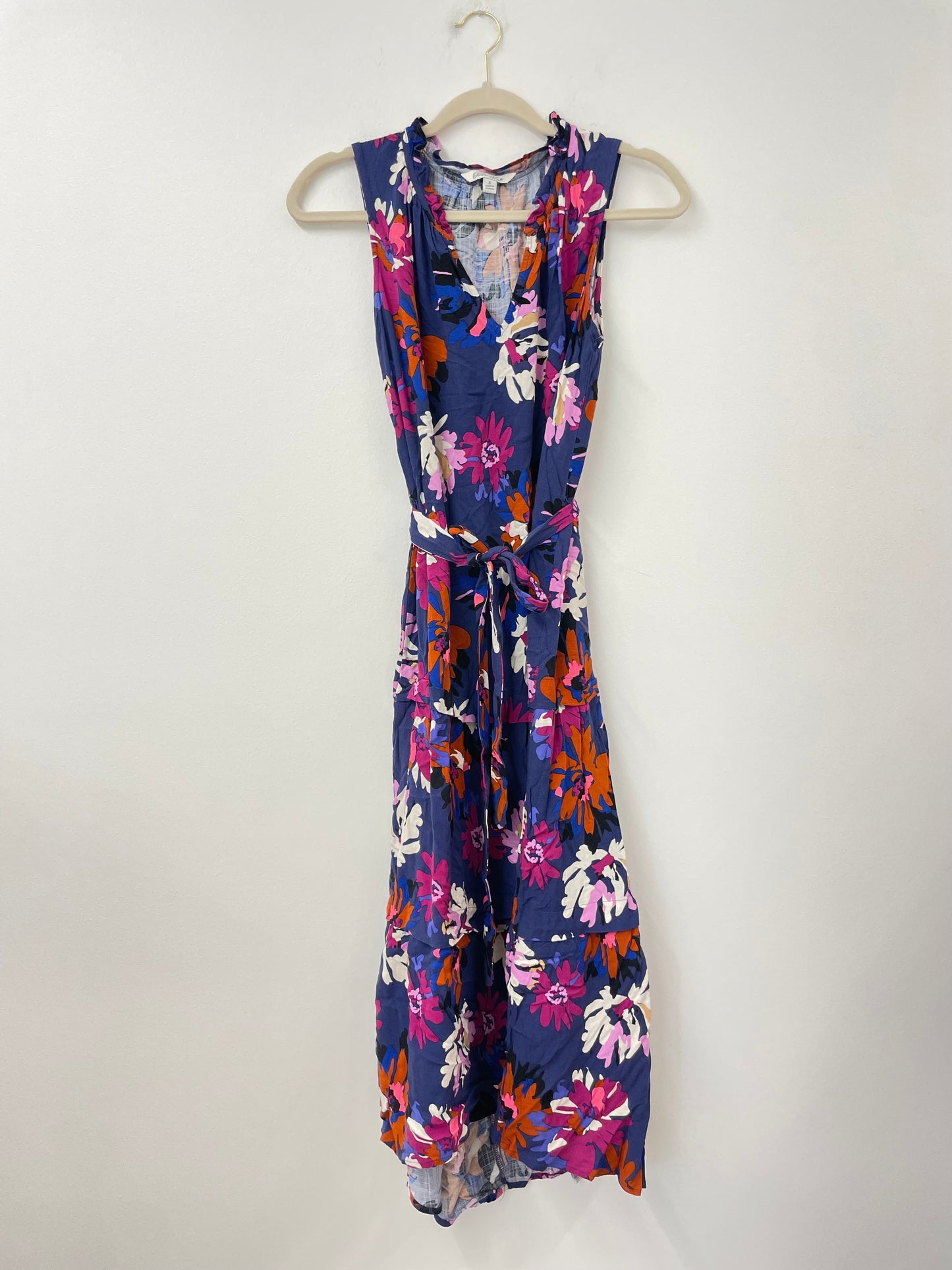 Pioneer Woman sleeveless v-neck tiered midi dress Size S / EUC