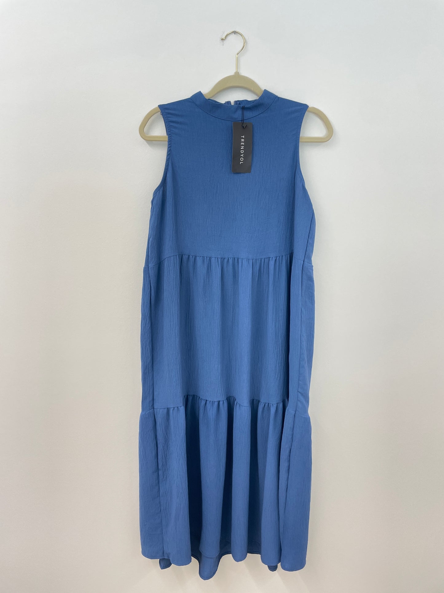 Trendyol sleeveless midi dress Size M NWT fits like small