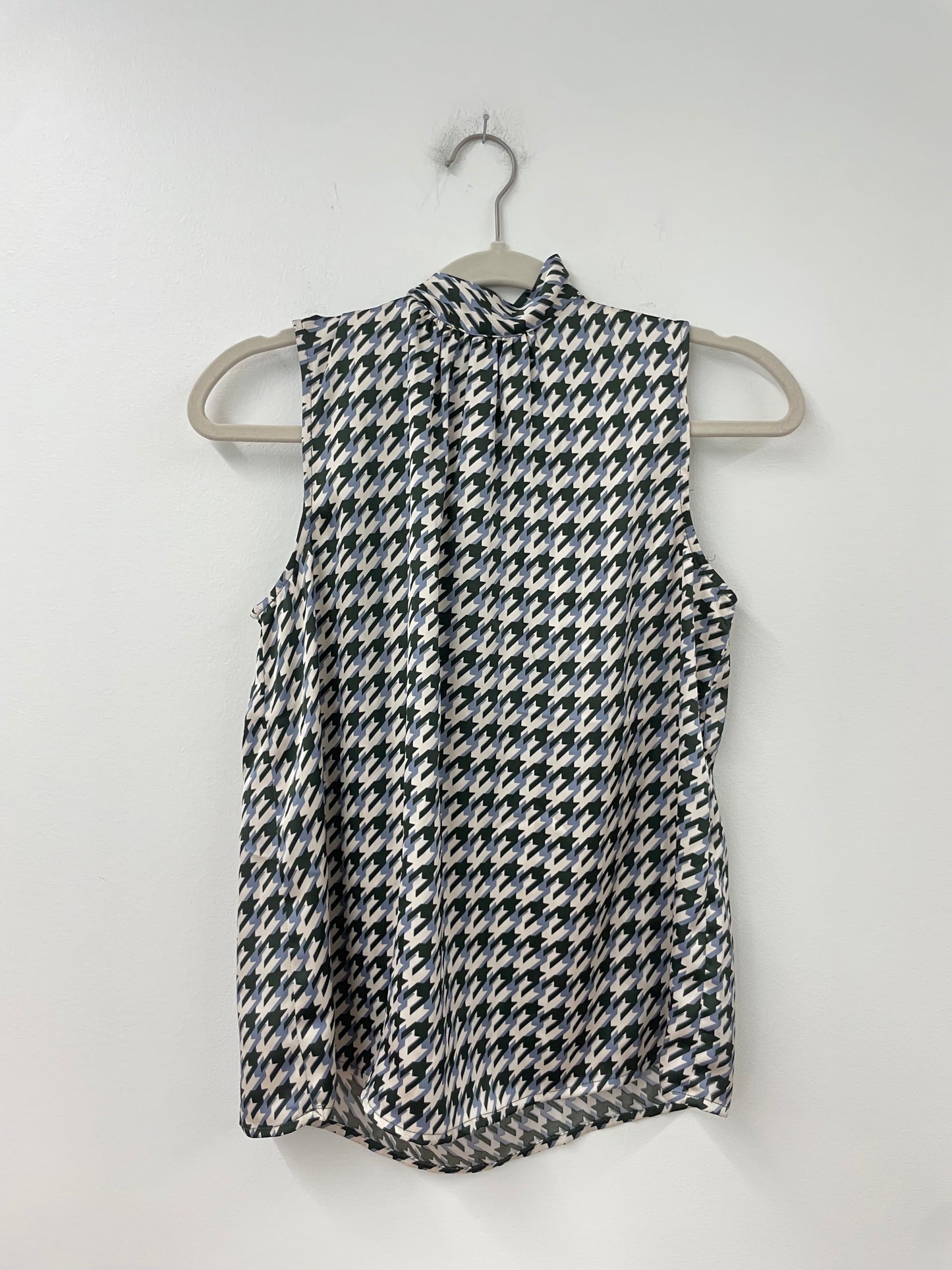 Scoop bow tie sleeveless blouse Size S / NWT