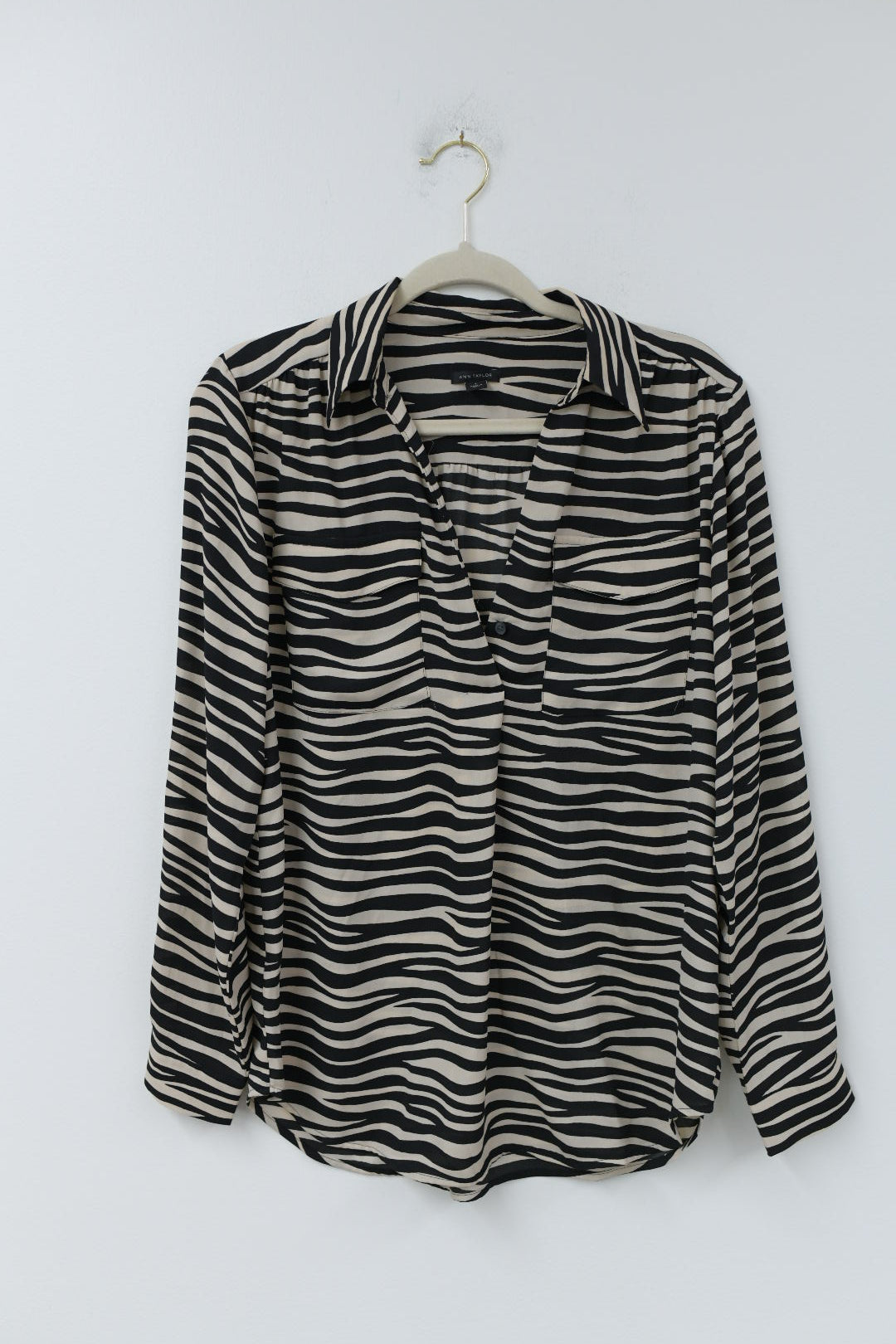 Ann Taylor button up blouse Size S / EUC