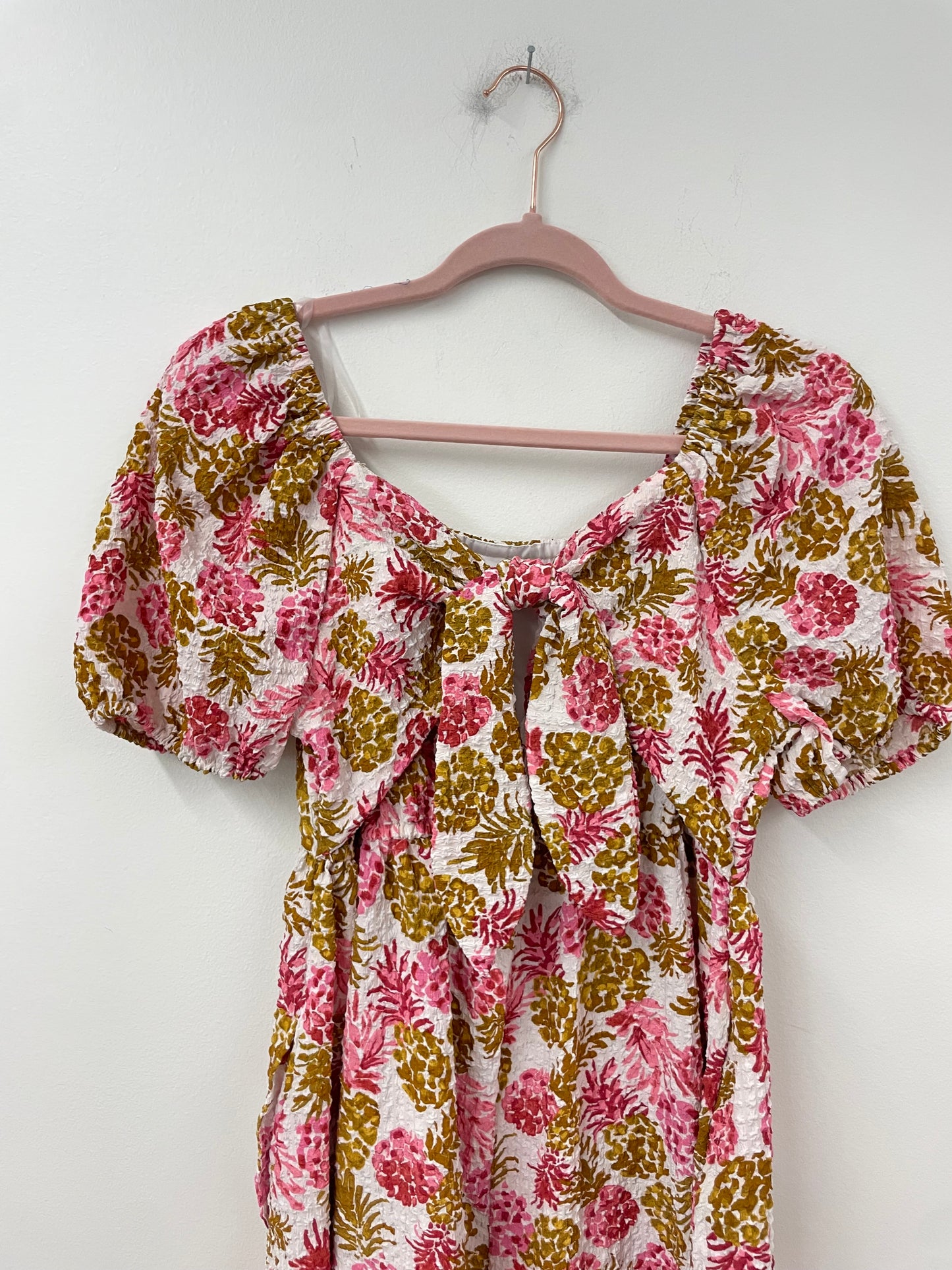 Time and Tru puffed sleeve tie back midi dress Size S / EUC