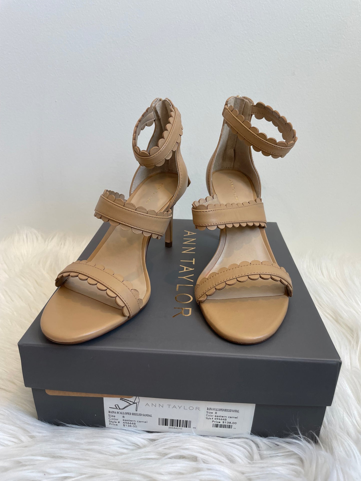 Ann Taylor Raina Scalloped Hebled Sandal Size 8