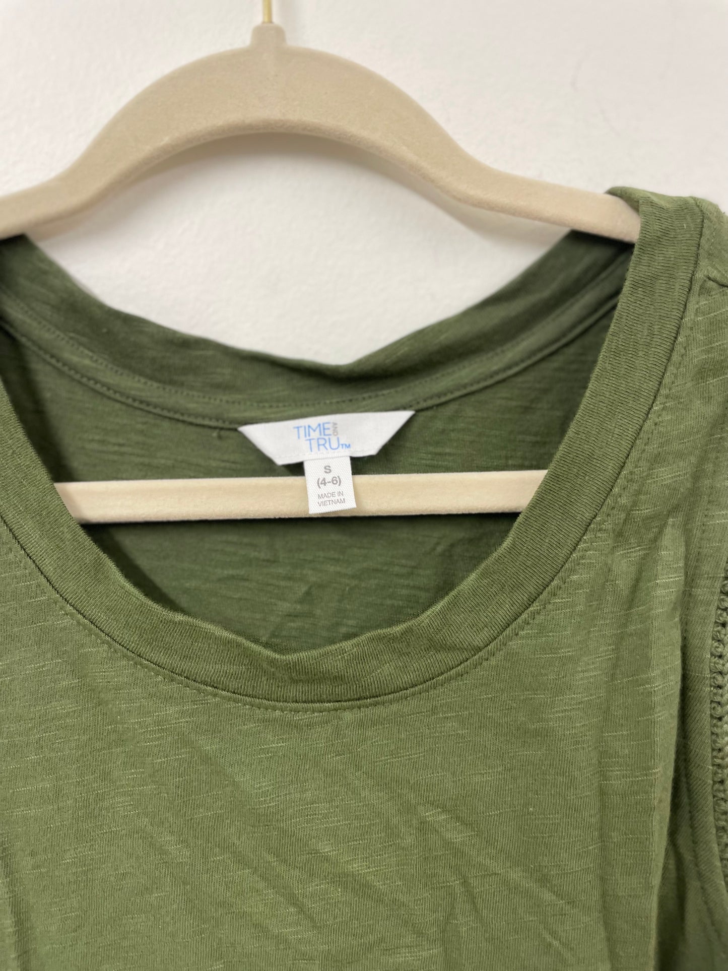 Free Assembly puffed sleeve tee Size S / NWT