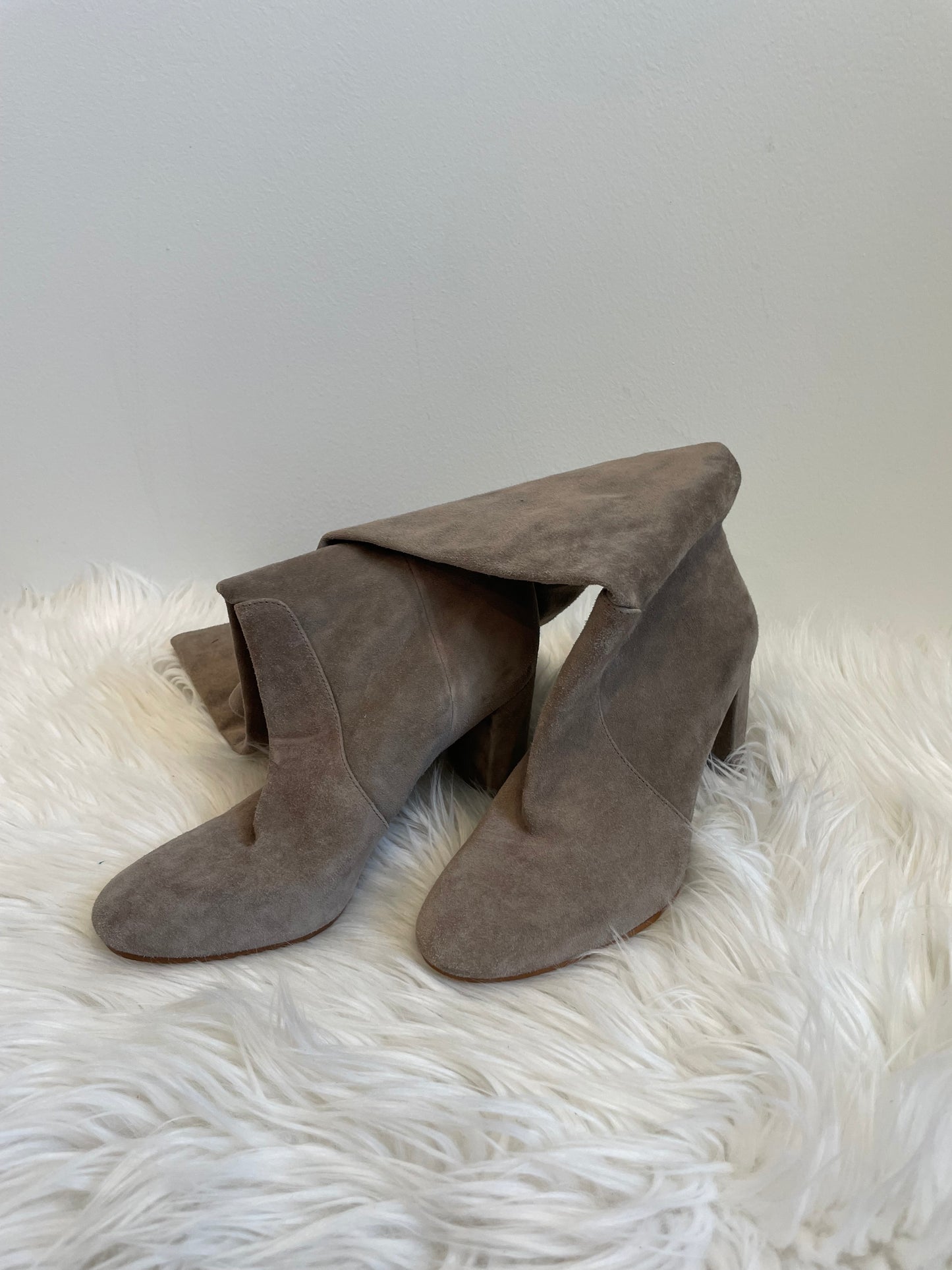 Vince Camuto Sessily knee high heeled leather riding boots Size 7.5