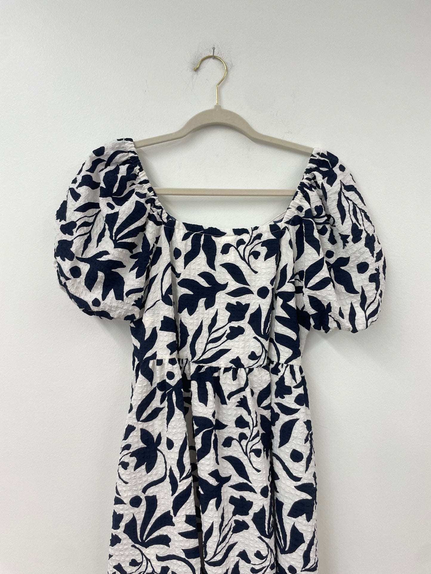 Time and Tru tie back puffed sleeve midi dress Size S /EUC