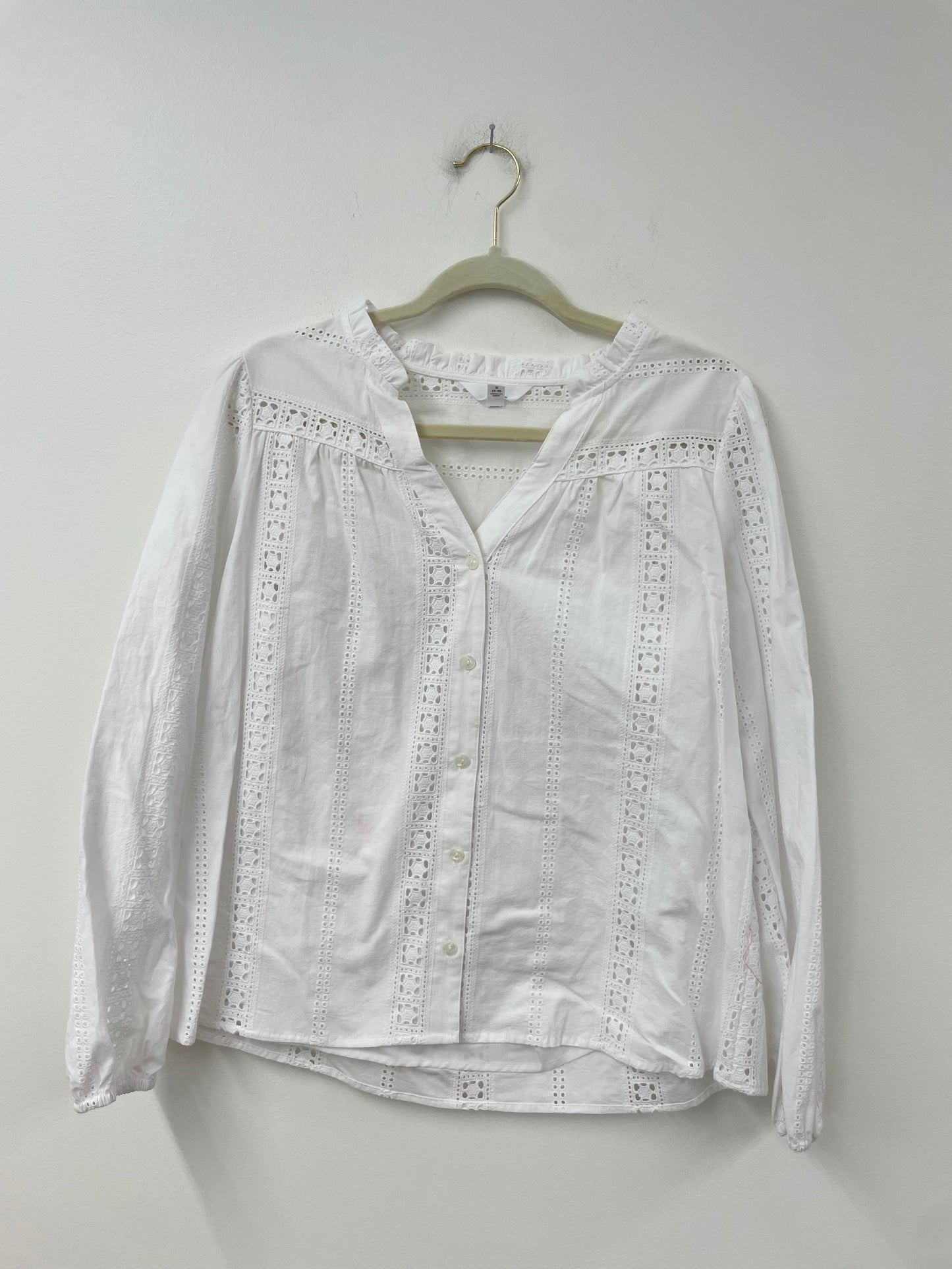 Time and Tru eyelet detail long sleeve top Size S / EUC