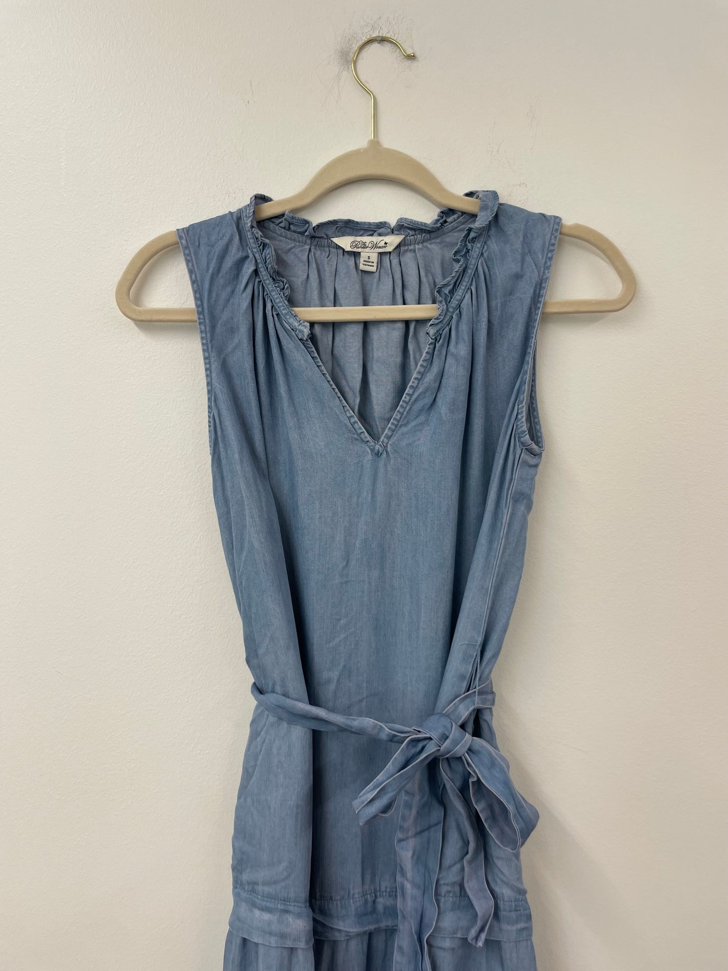 Pioneer Woman sleeveless v-neck tiered midi dress Size S / EUC