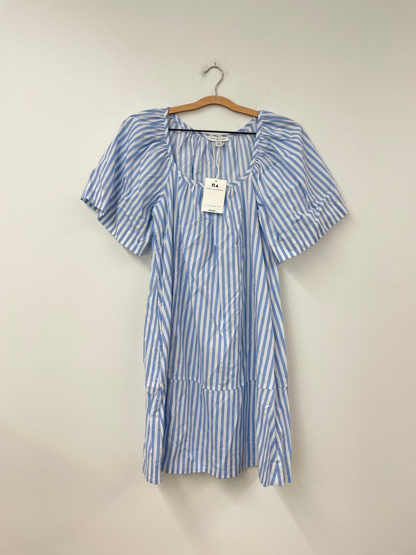 Free Assembly mini dress Size XS / NWT - fits like a small