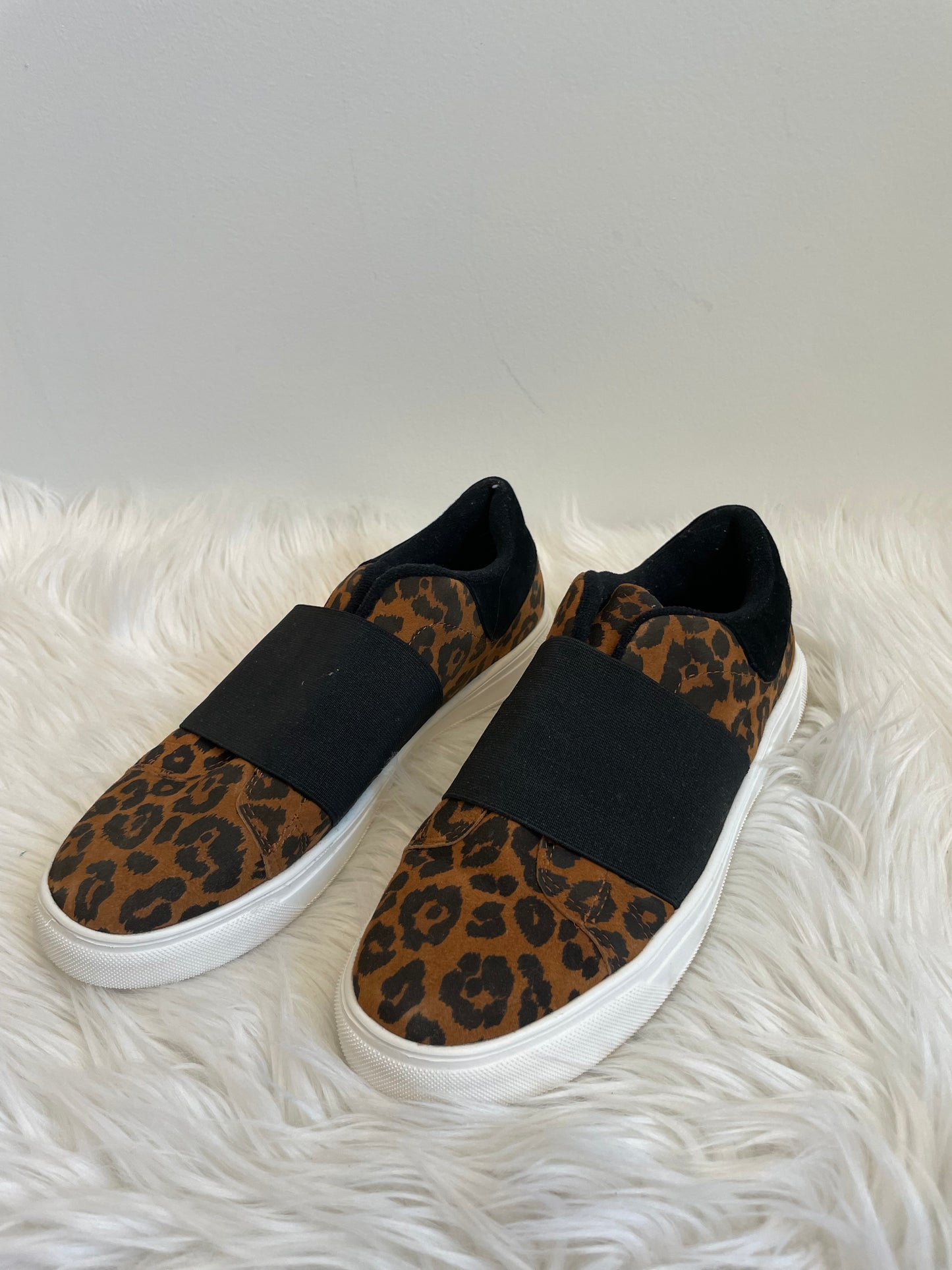 Vince Camuto slip on sneakers Size 8.5
