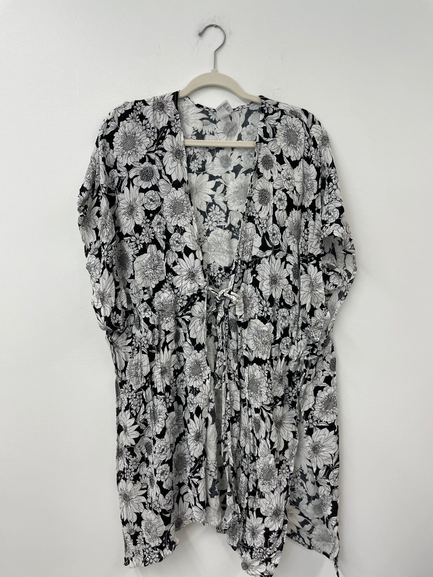 Time and Tru coverup Size S/M/ EUC