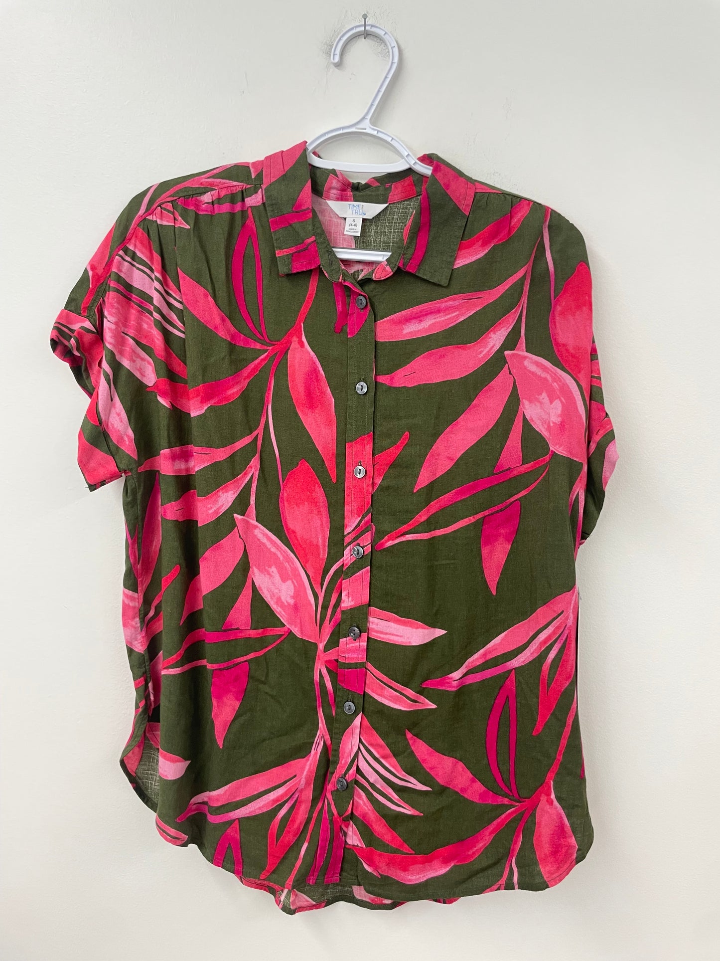 Time and Tru button down shirt Size S / NWT