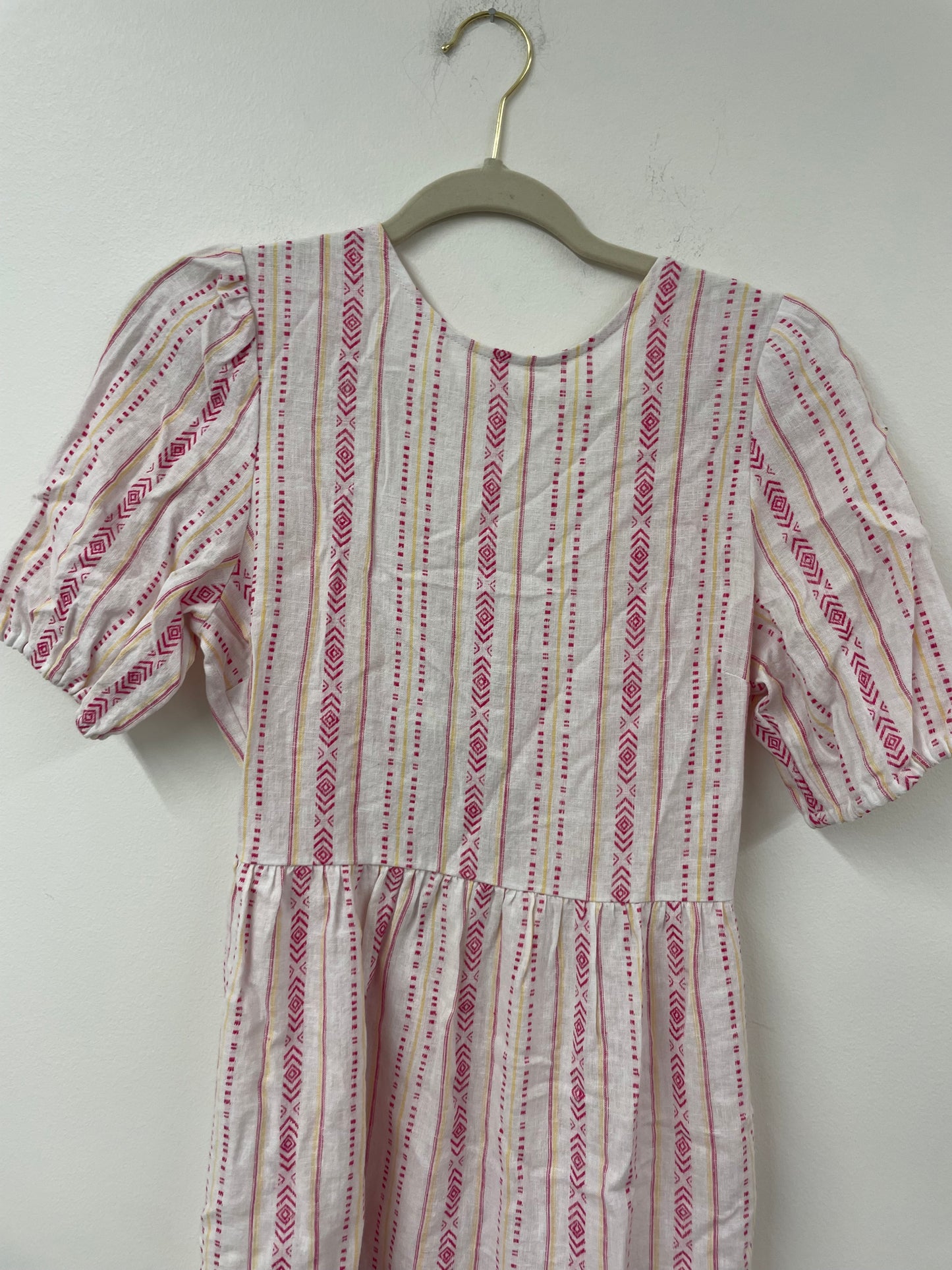 Time and Tru mini dress with tie back Size S / EUC