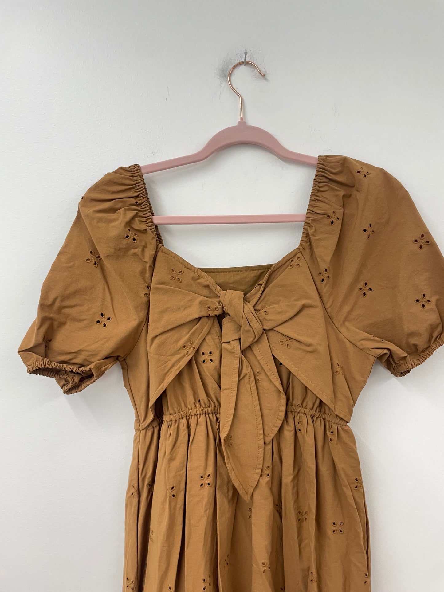 Time and Tru eyelet puffed sleeve tie back midi dress Size S / EUC