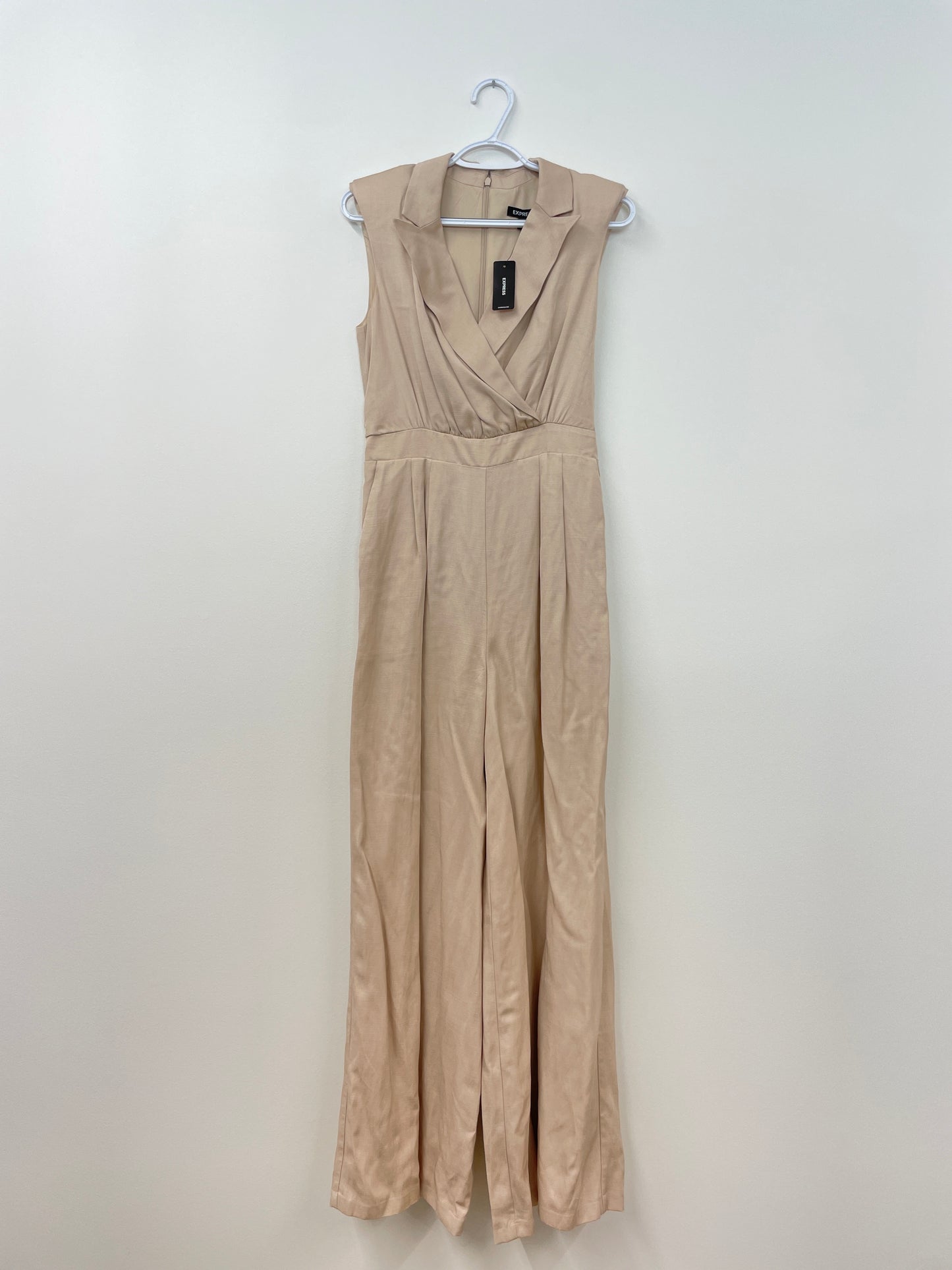 Express sleeveless jumpsuit Size S / NWT