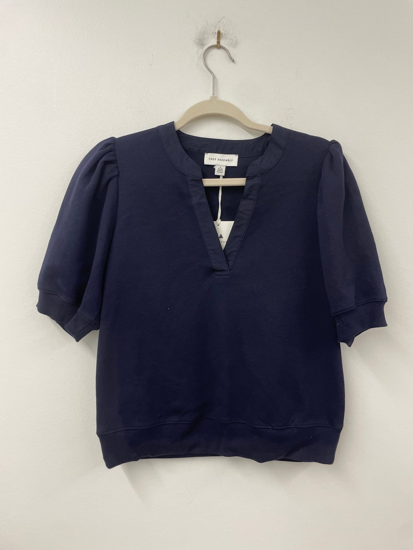 Free Assembly puffed sleeve sweatshirt Size S / NWT