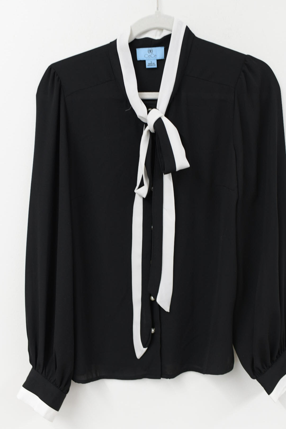Cece pearl button up blouse Size S / EUC