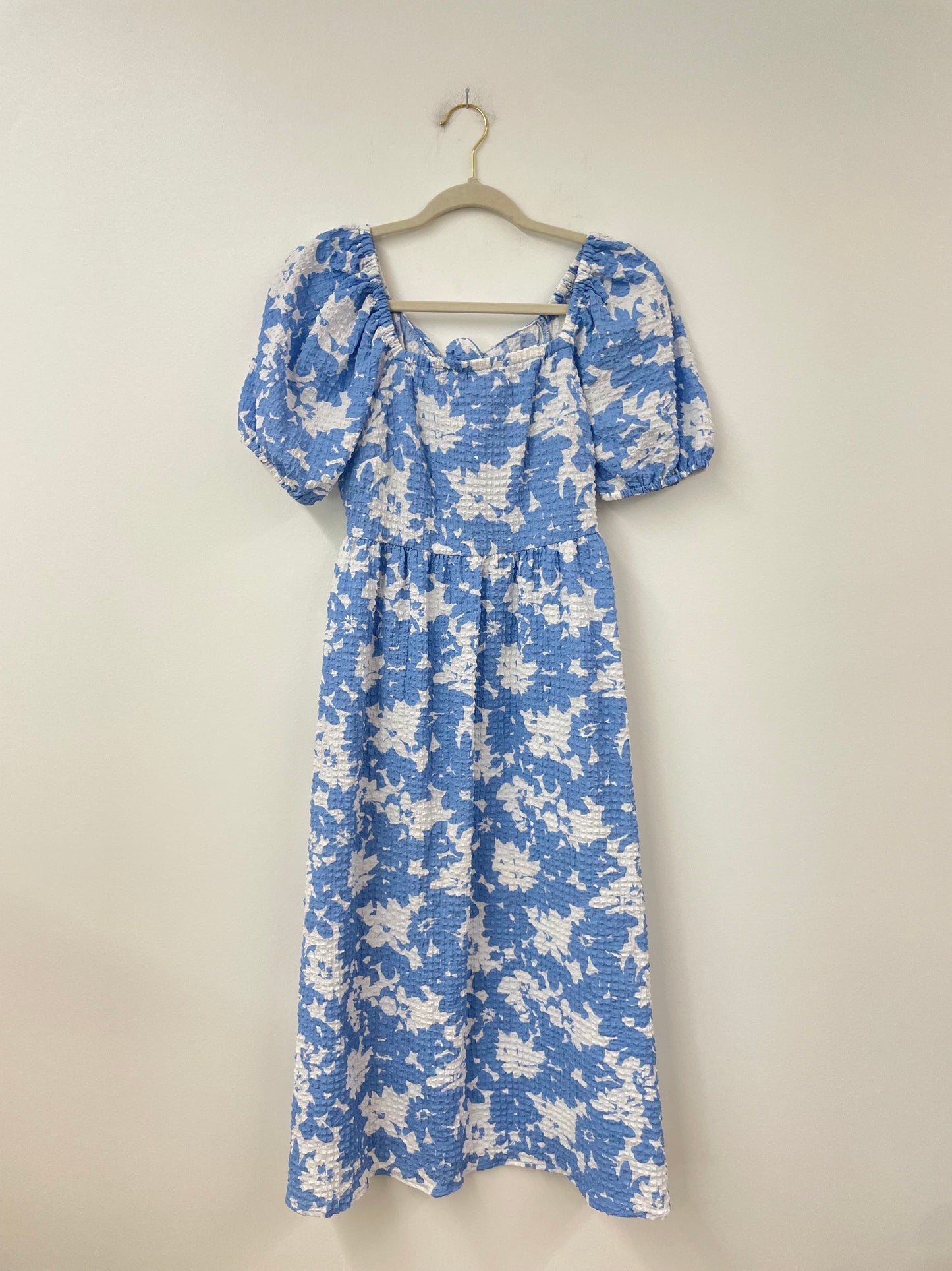 Time and Tru puffed sleeve tie back midi dress Size S / EUC