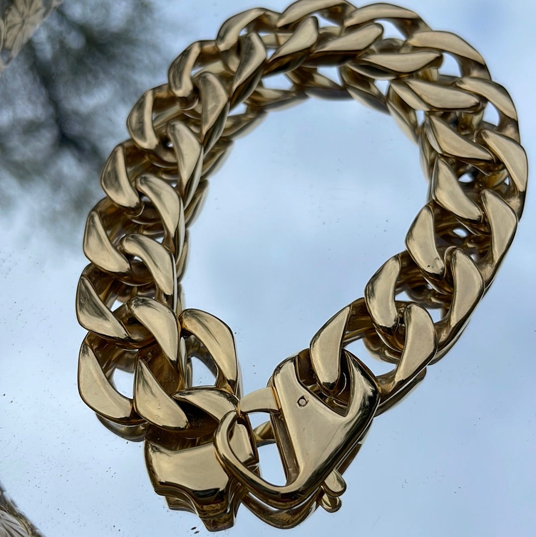 Victoria Emerson gold chain bracelet