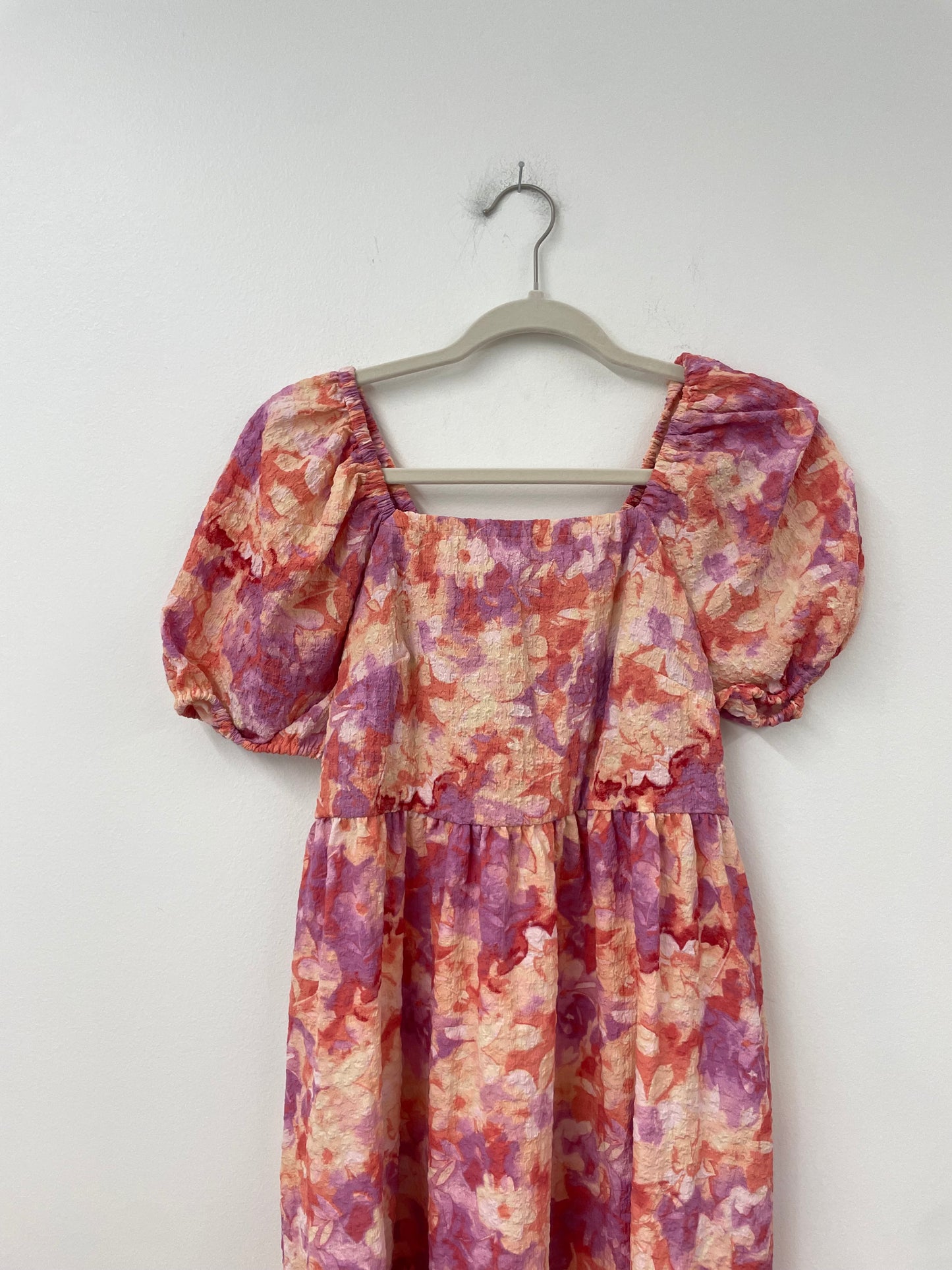 Time and Tru puffed sleeve tie back midi dress Size S / EUC