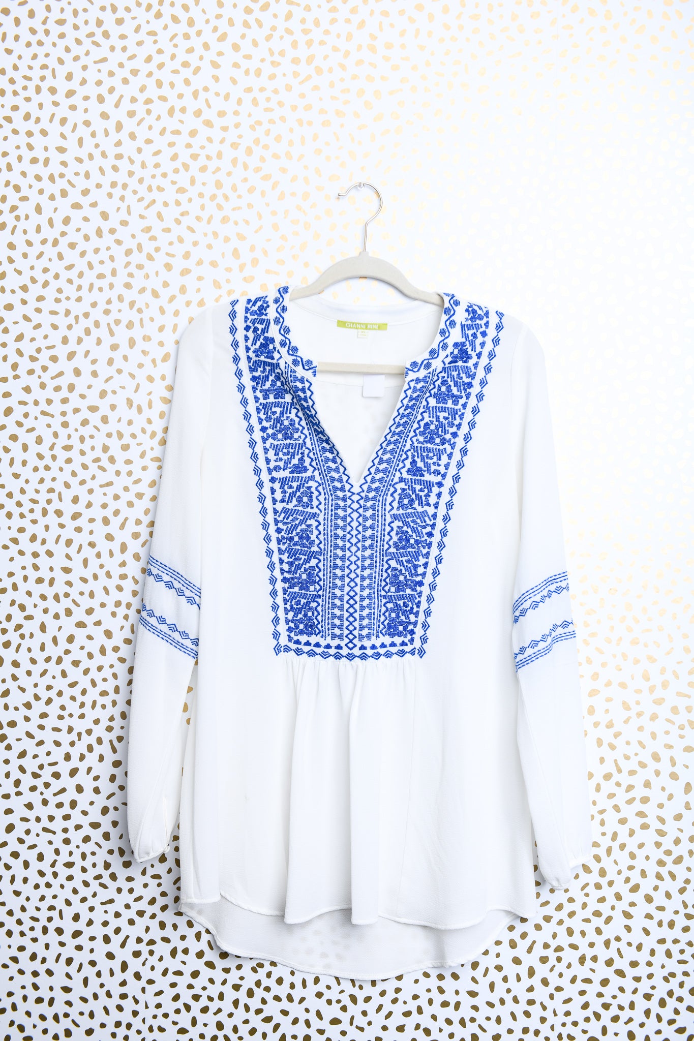Giani Bini long sleeve v neck blouse Size Size S \ EUC