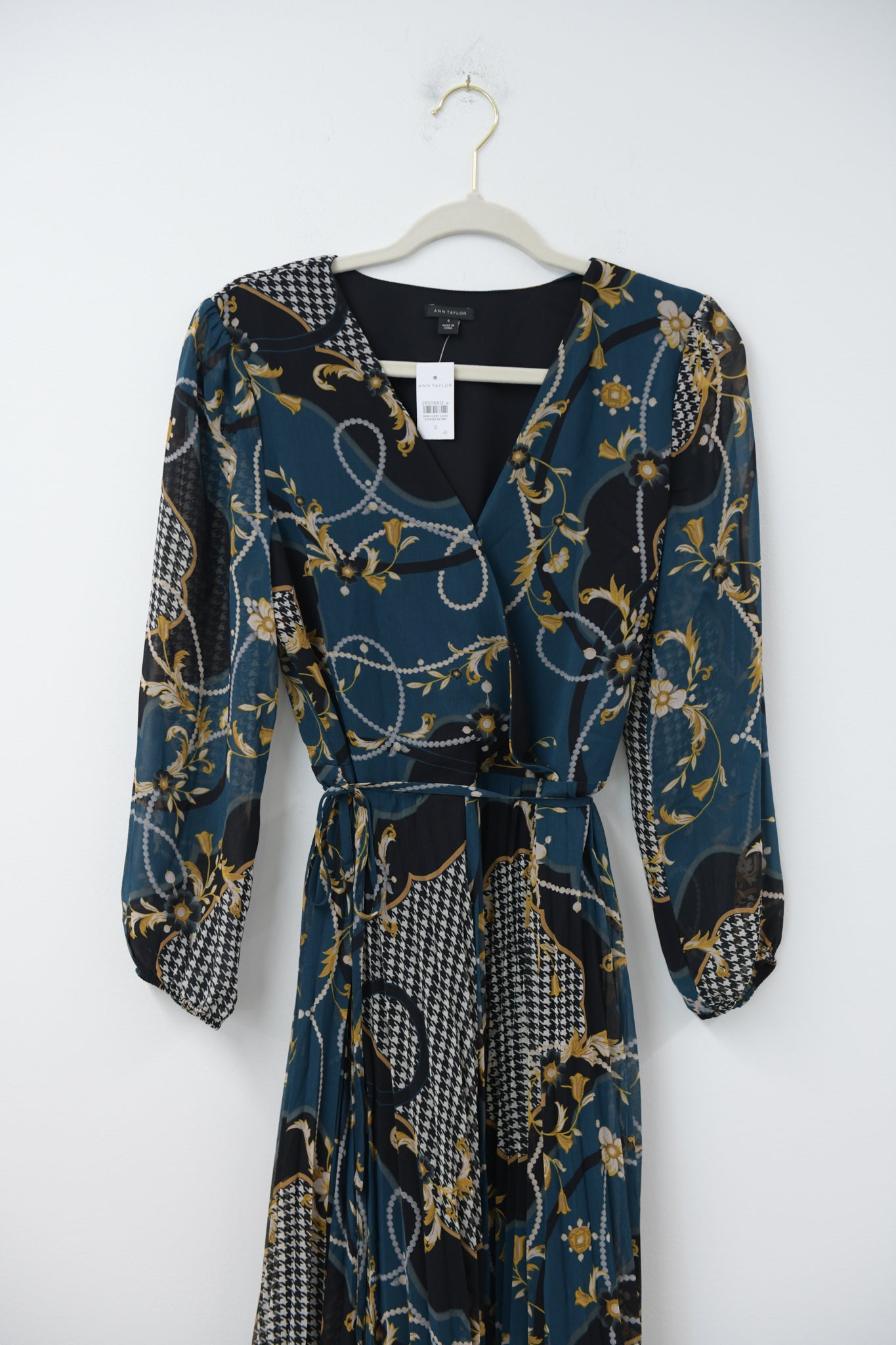 Ann Taylor long sleeve midi dress Size 6 / NWT