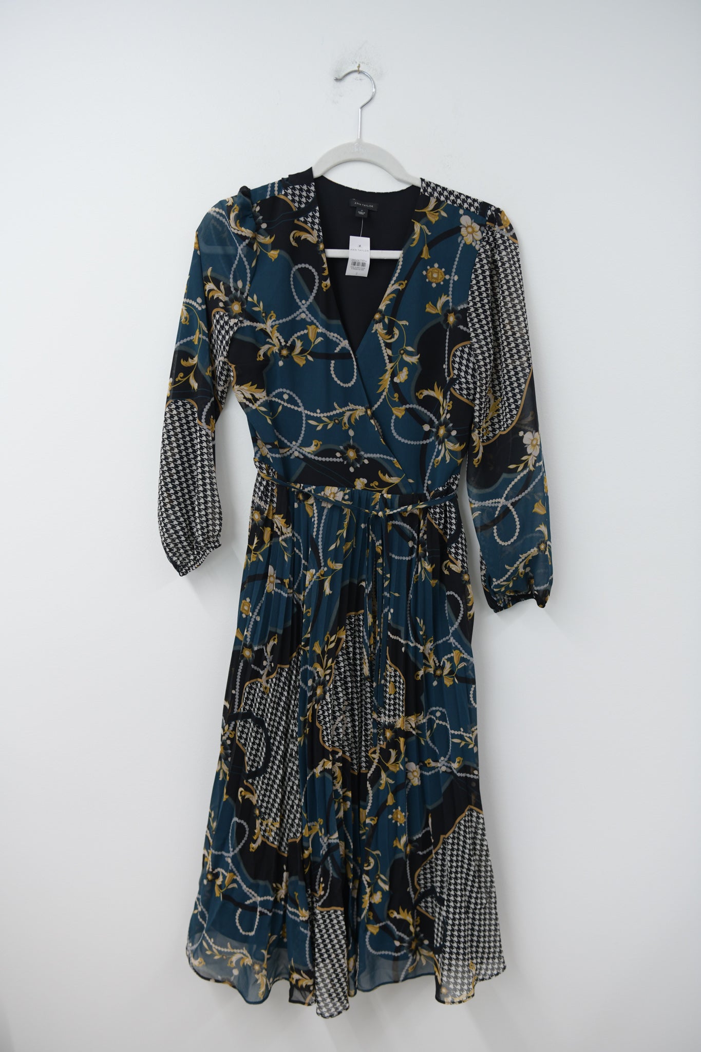 Ann Taylor long sleeve midi dress Size 2 / NWT