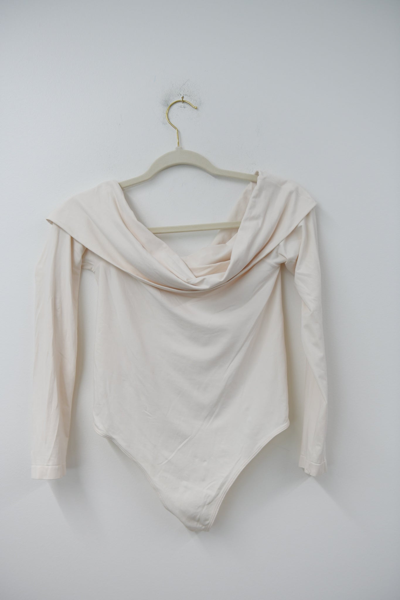 Sofia off the shoulder bodysuit Size L / EUC