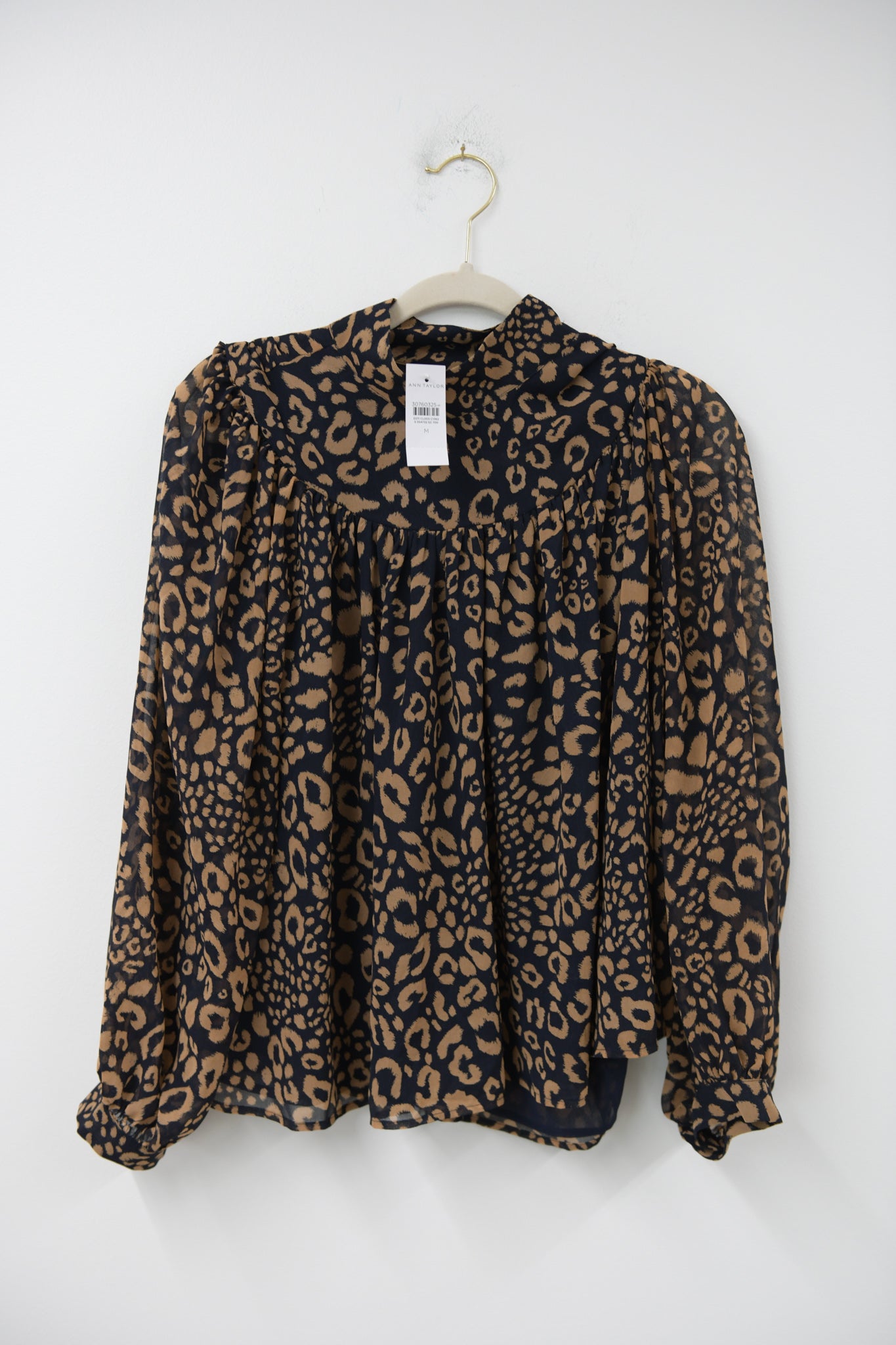 Ann Taylor blouse Size M / NWT