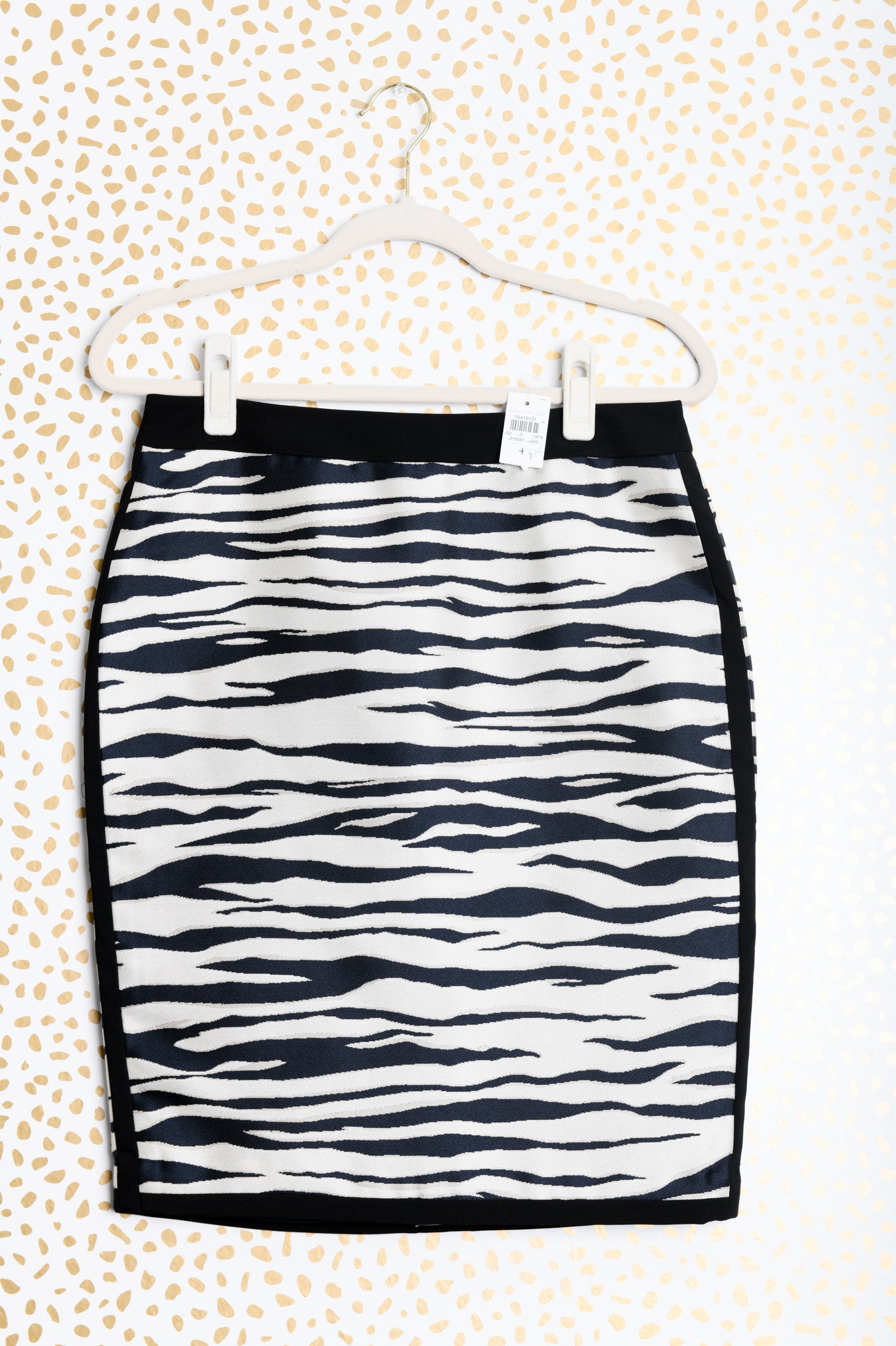 Ann Taylor mini fitted skirt Size 4 /NWT
