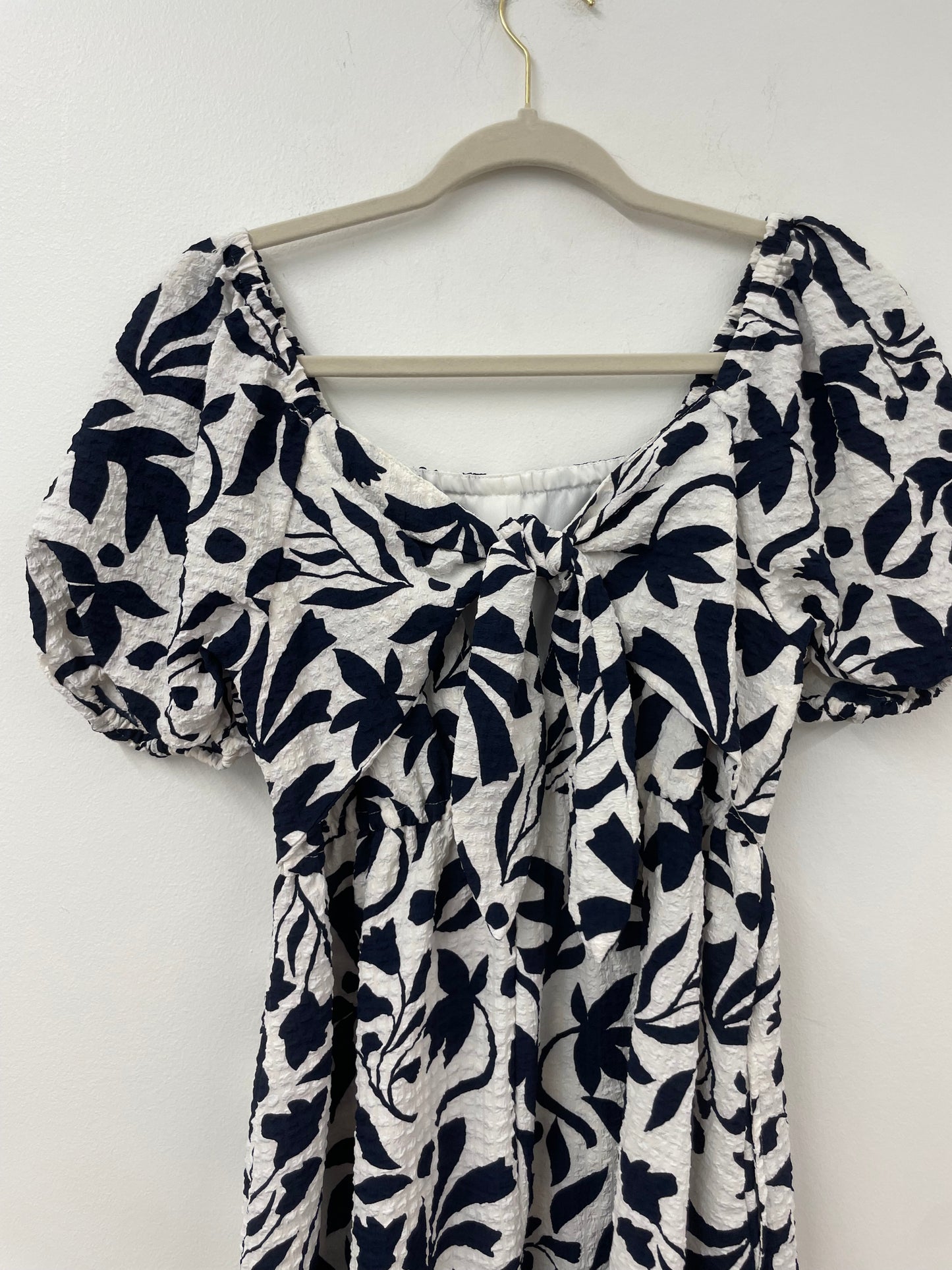 Time and Tru tie back puffed sleeve midi dress Size S /EUC