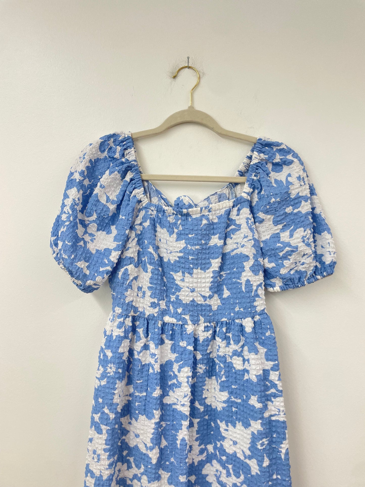 Time and Tru puffed sleeve tie back midi dress Size S / EUC