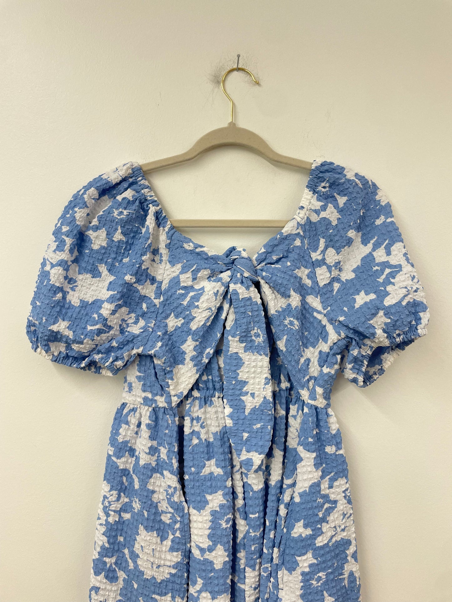 Time and Tru puffed sleeve tie back midi dress Size S / EUC