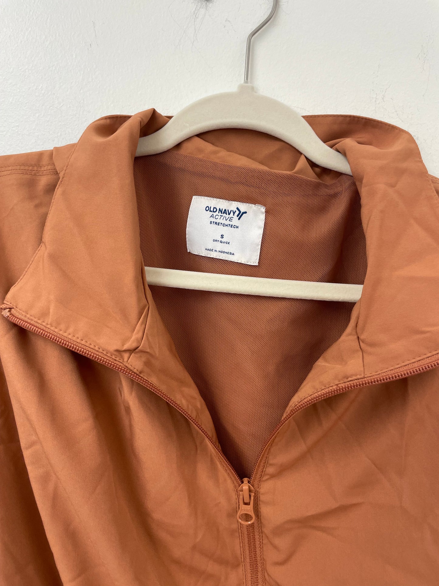 Old Navy Active crop zip up jacket Size S / EUC